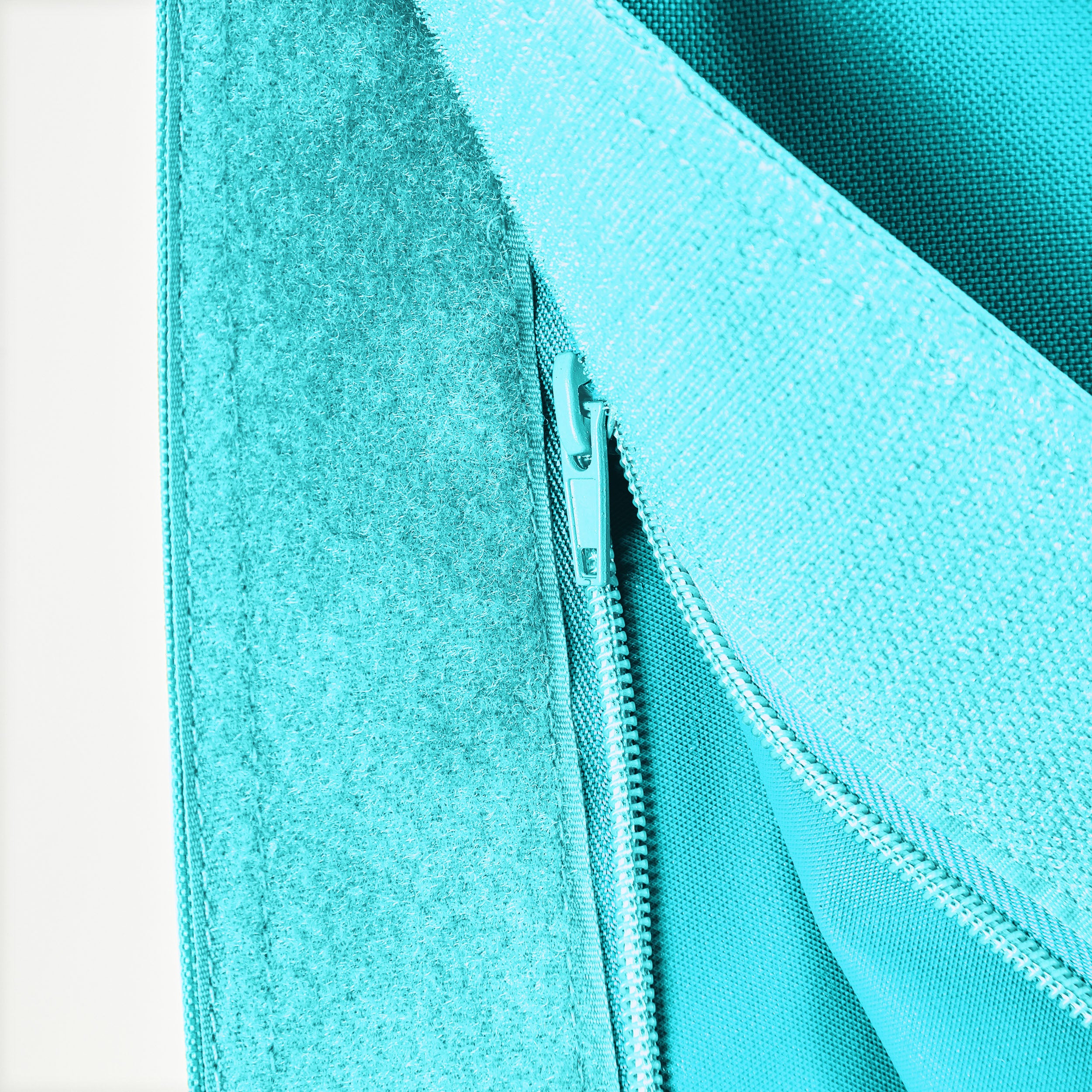 Detailansicht des Reißverschlusses der XXL-Sitzsackhülle in Aquamarin.