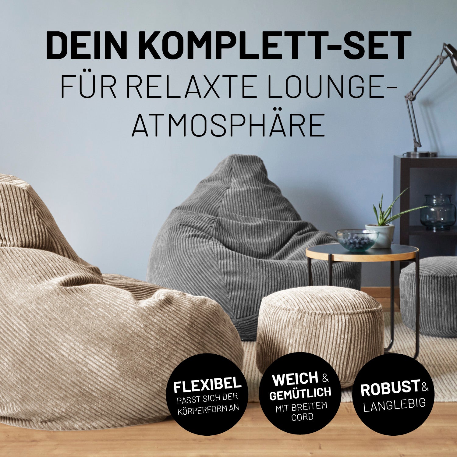 Beiges Sitzsack-Set aus Cordstoff in moderner Lounge. Icons mit "Flexibel - Passt sich der Körperform an", "Weich & Gemütlich" und "Robust & Langlebig."