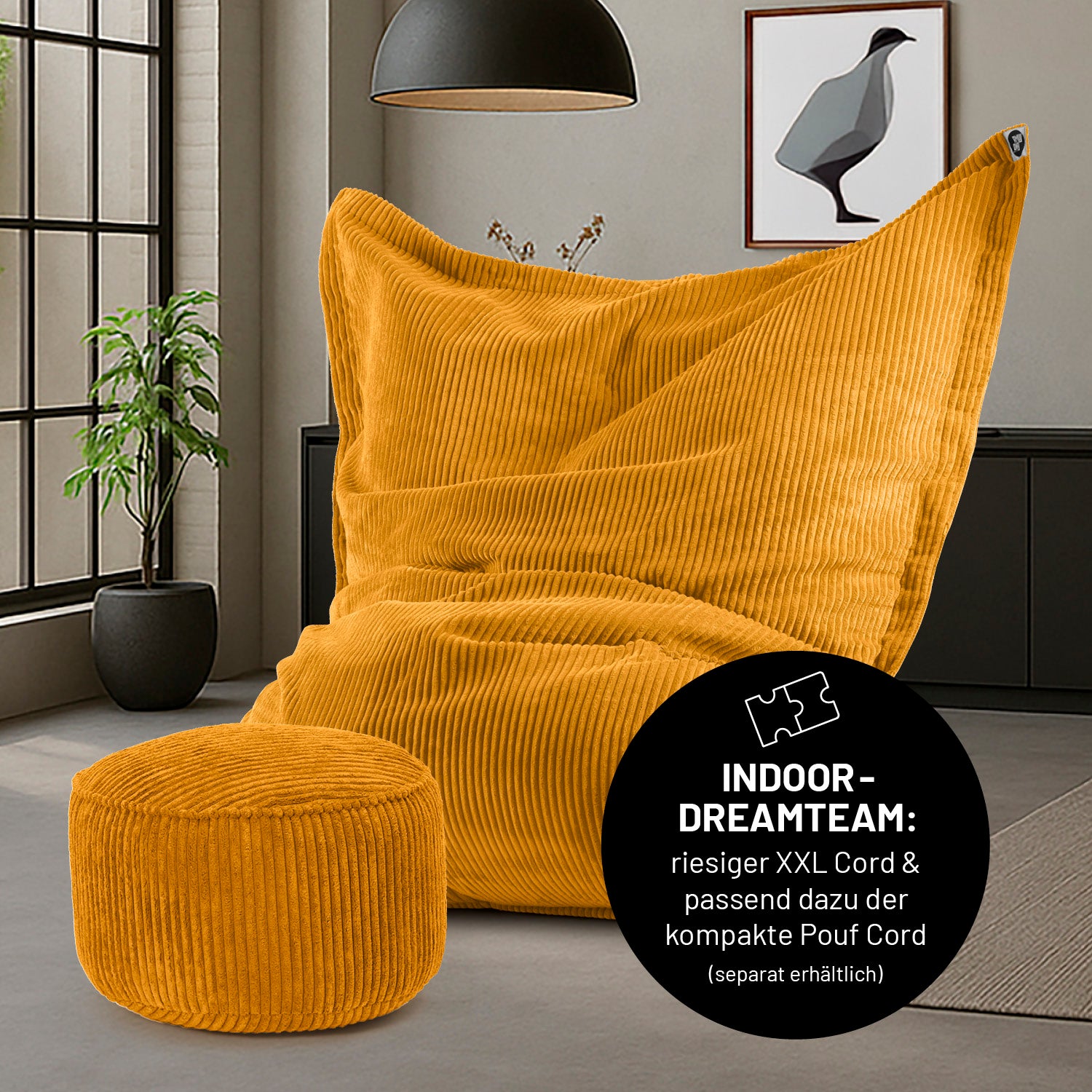 Cord-Sitzsack und Cord-Pouf in Senfgelb in einem cleanen Wohnzimmer, Icon "Indoor Dreamteam".