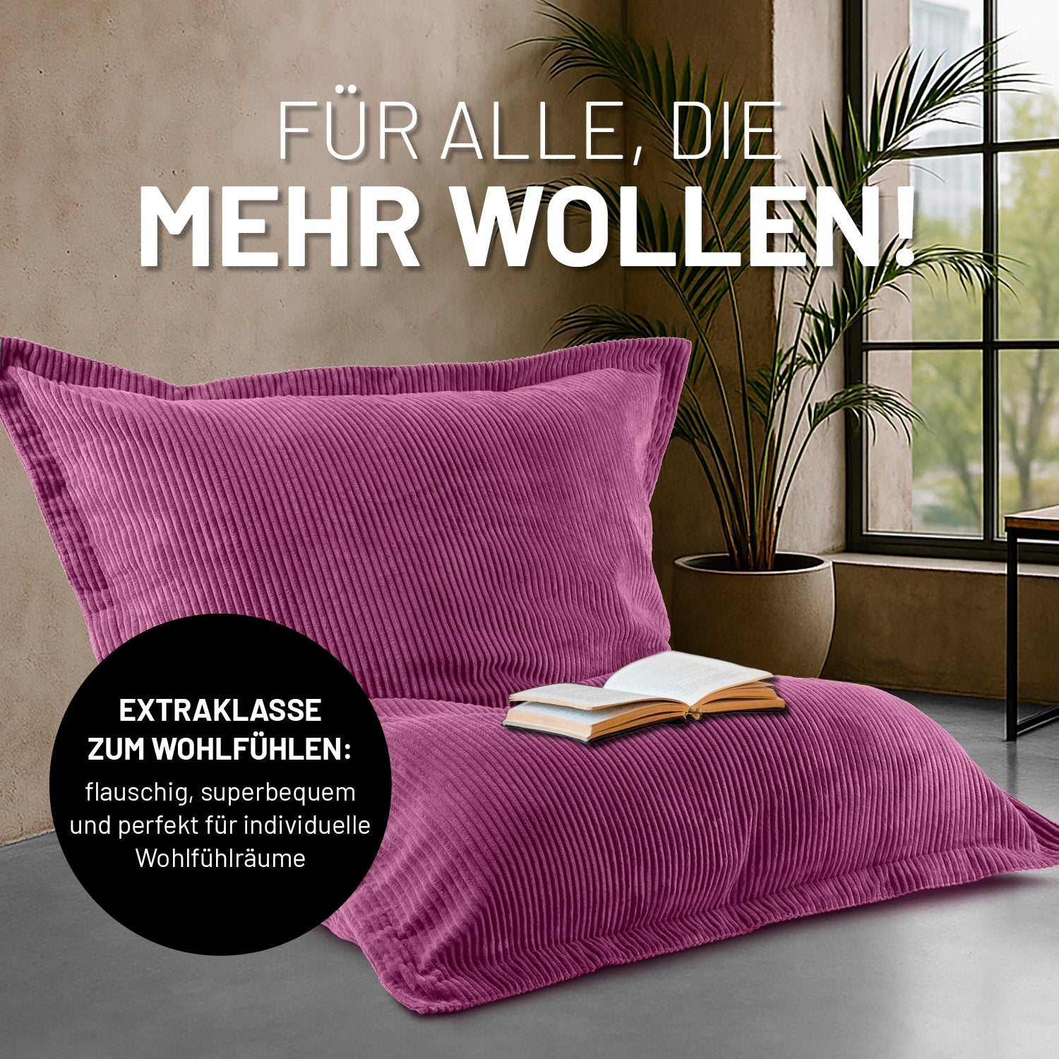 Weinroter Sitzsack in Cord in einem minimalistischen Wohnzimmer, Icon "Extraklasse zum Wohlfühlen".