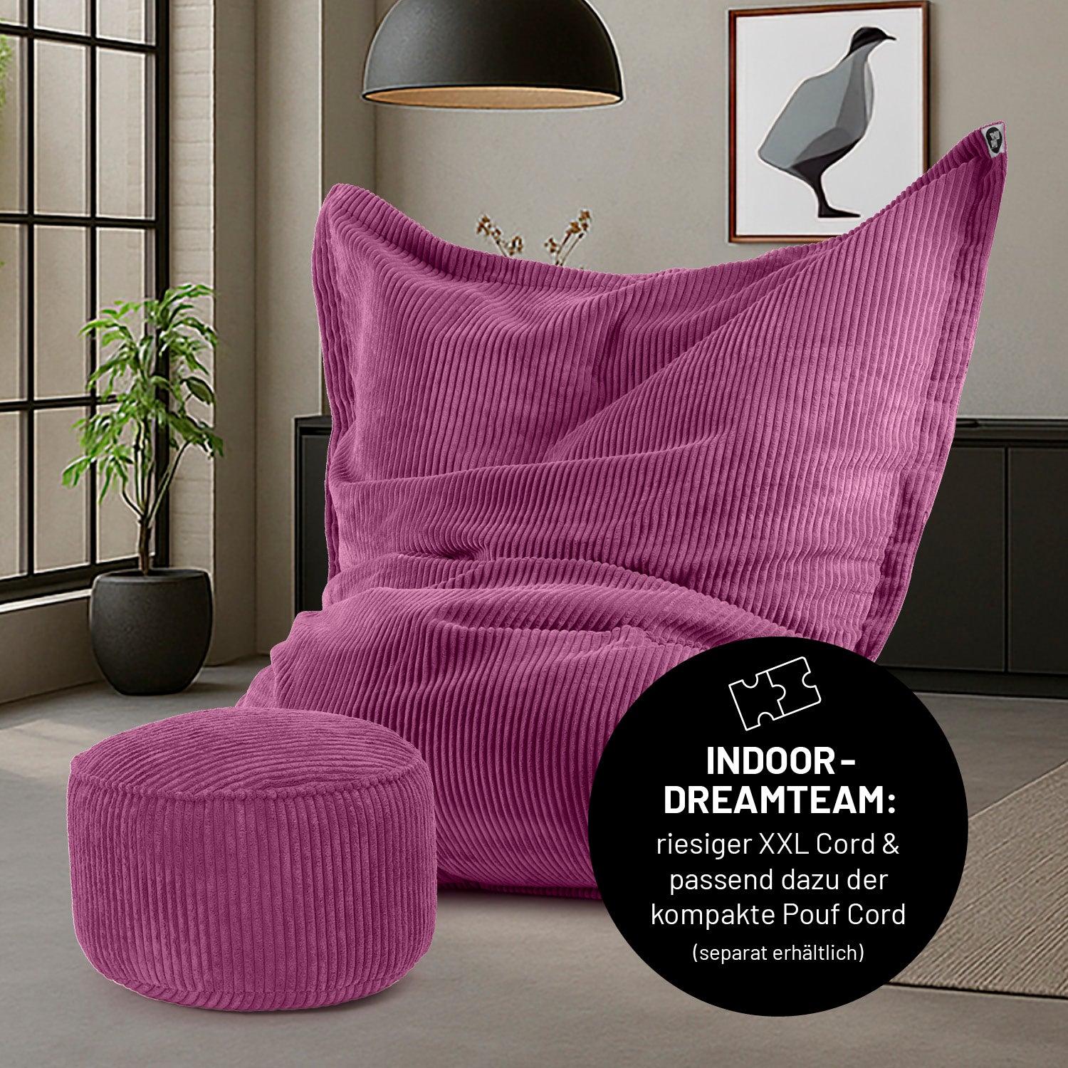 Cord-Sitzsack und Cord-Pouf in Weinrot in einem cleanen Wohnzimmer, Icon "Indoor Dreamteam".