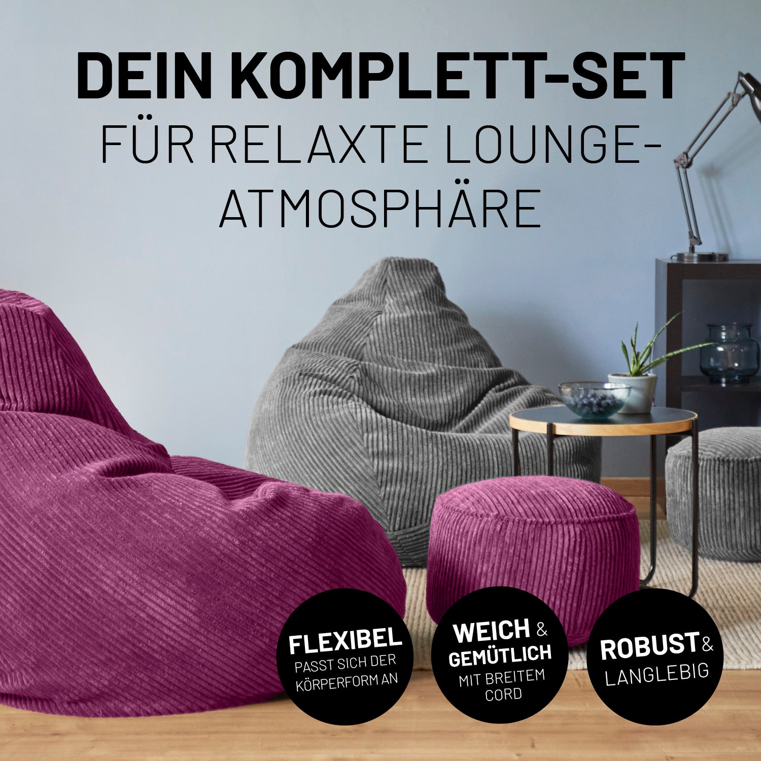 Weinrotes Sitzsack-Set aus Cordstoff in moderner Lounge. Icons mit "Flexibel - Passt sich der Körperform an", "Weich & Gemütlich" und "Robust & Langlebig."