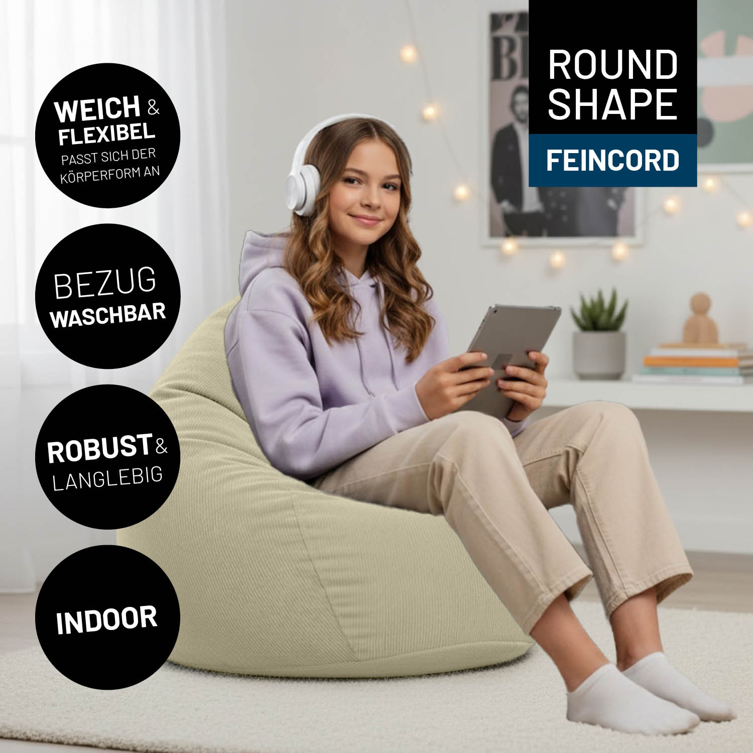 Jugendliche sitzt auf rundem Feincord-Sitzsack mit Tablet und Kopfhörern. Hinweise zu "weich & flexibel", "waschbarem Bezug", "robust & langlebig" und "Indoor-Nutzung".