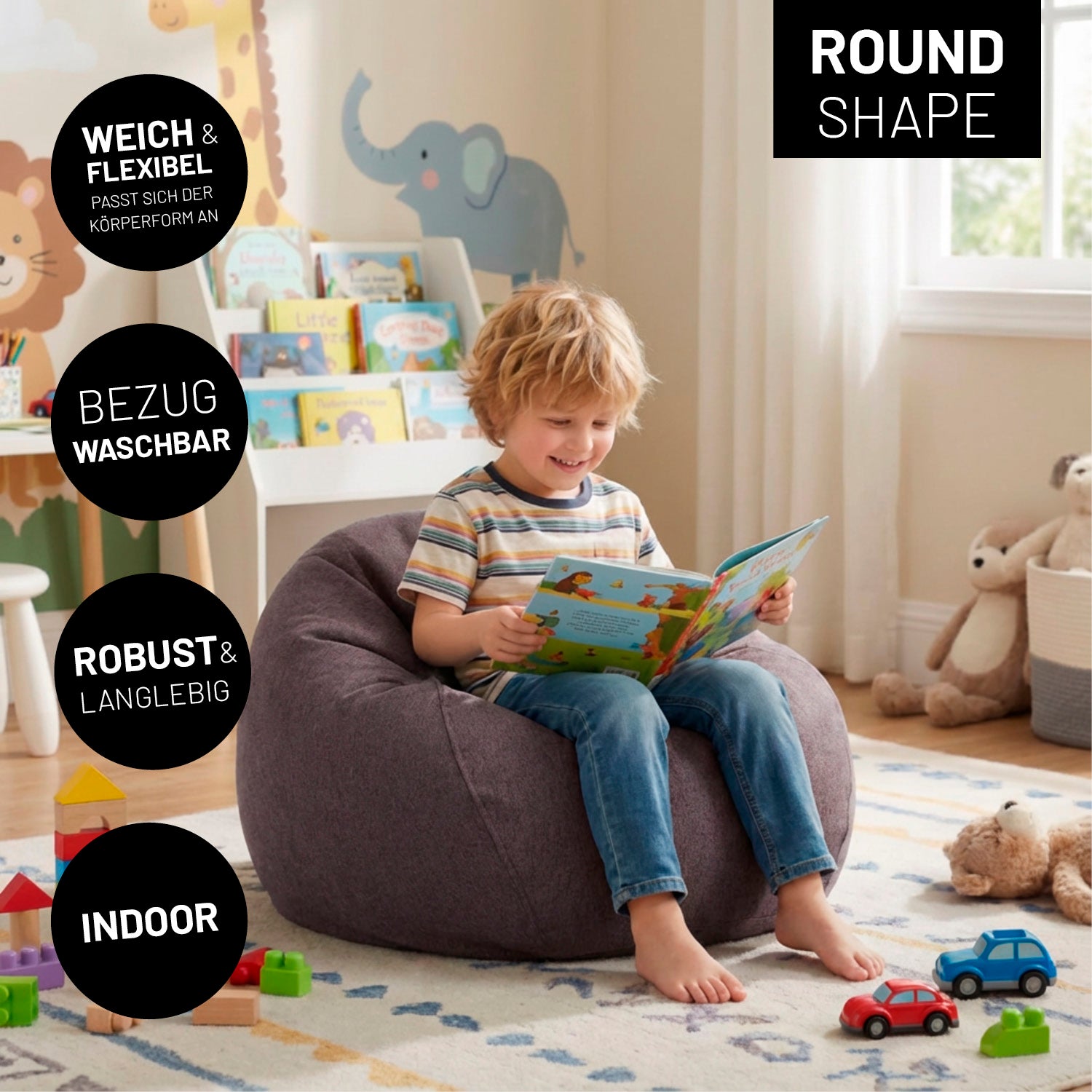 Ein Kind liest auf rundem Comfort Line Sitzsack im Kinderzimmer, umgeben von Spielzeug und Büchern. Icons zu "weich & flexibel", "Bezug waschbar", "Robust & Langlebig" und "Indoor".