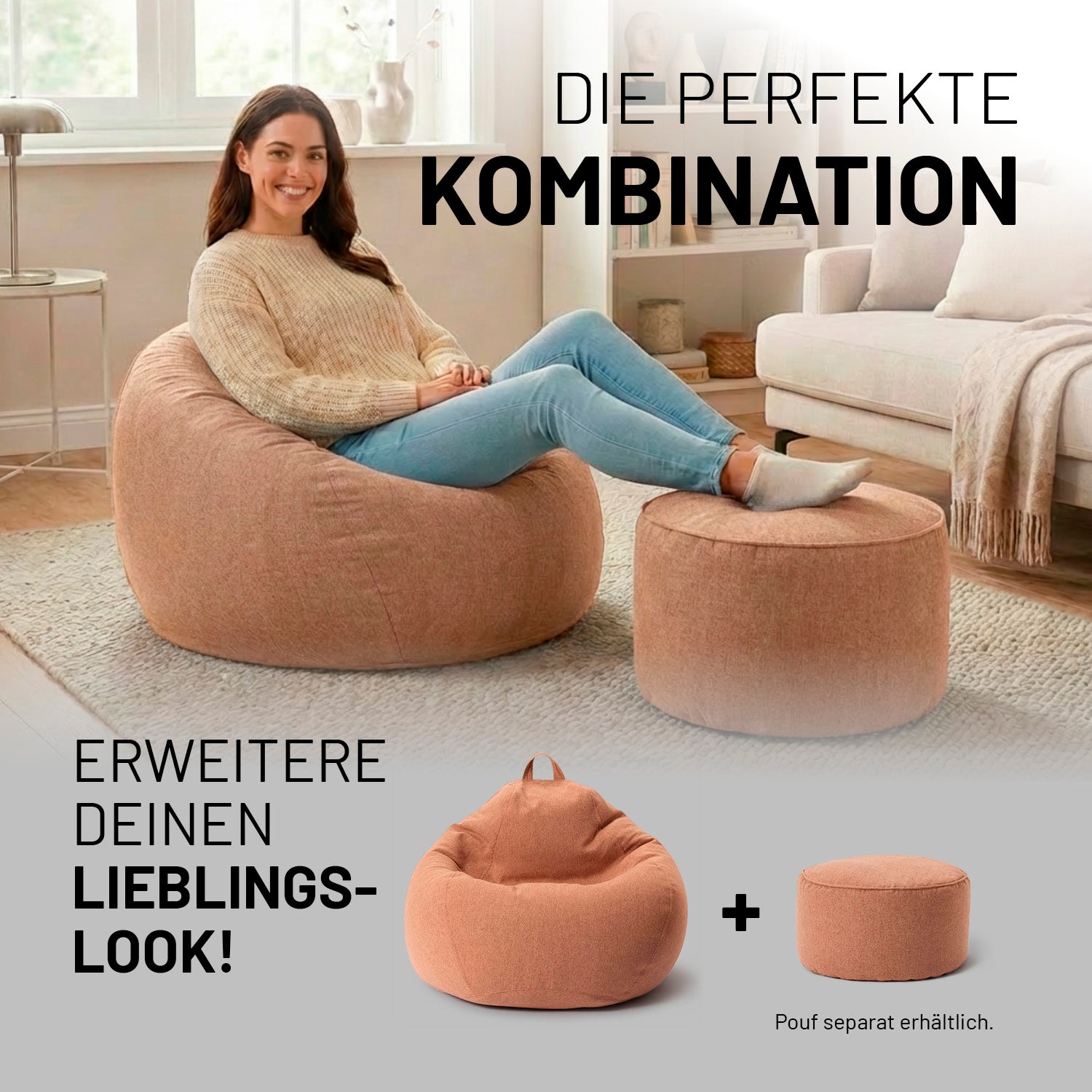 Eine Frau entspannt auf dem braunen Comfort Line Sitzsack mit passendem Pouf im Wohnzimmer. Text „Die perfekte Kombination“ und Hinweis: Pouf separat erhältlich.