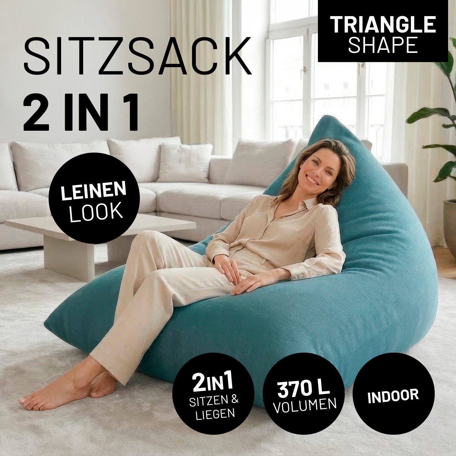 Eine Frau lehnt entspannt auf dem 2-in-1 Sitzsack (Triangle Shape) im Leinen-Look in einem hellen Wohnzimmer. Icons "2in1 - Sitzen & Liegen", "370 L Volumen" und "Indoor".
