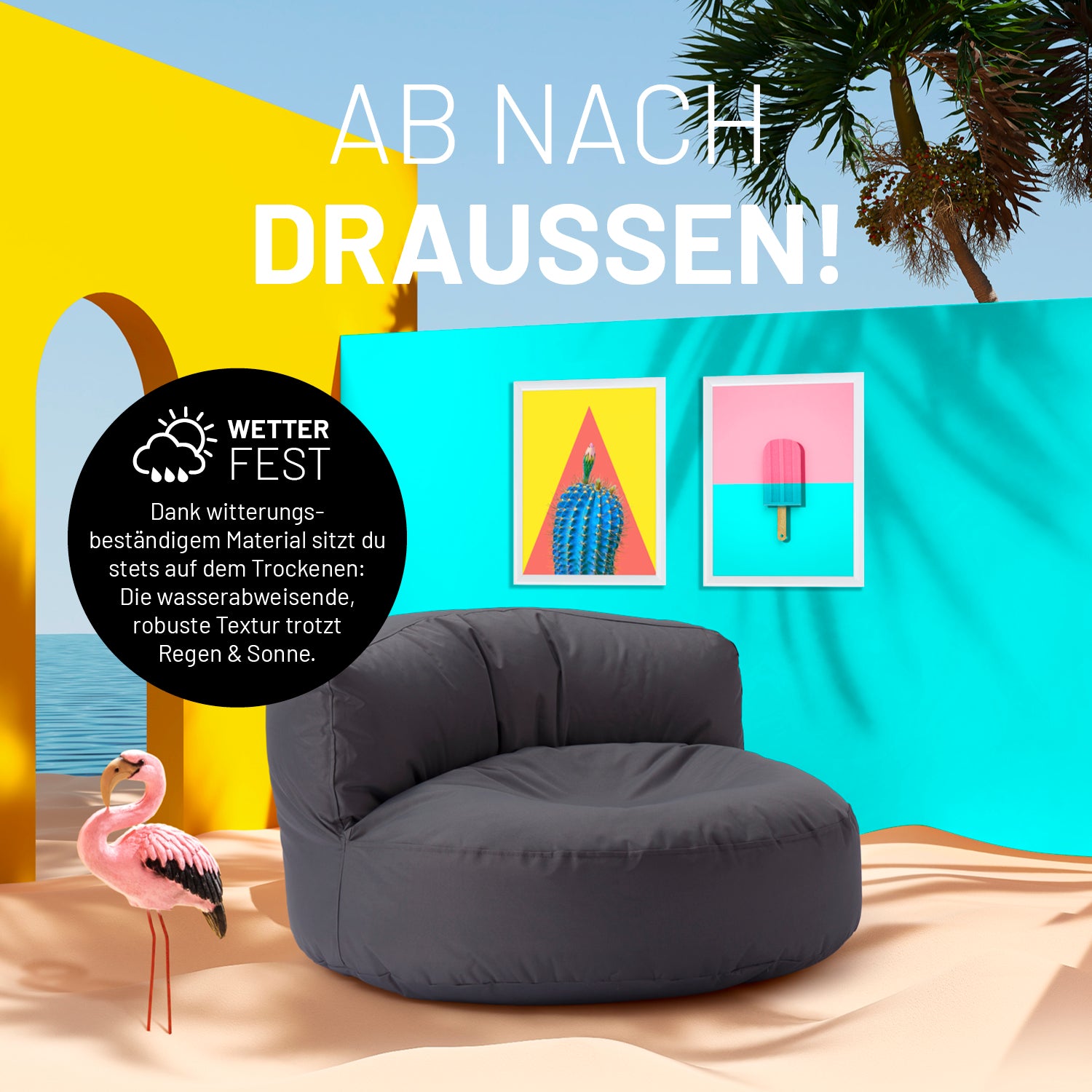 Anthrazitfarbendes Lounge-Sitzsack in einer sehr bunten Outdoorszene mit Flamingo und Icon zum "Witterungsbeständigen Material."