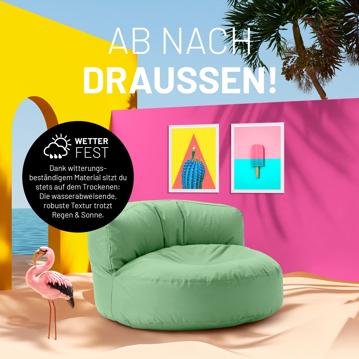 Pastellgrüner Lounge-Sitzsack in einer sehr bunten Outdoorszene mit Flamingo und Icon zum "Witterungsbeständigen Material."