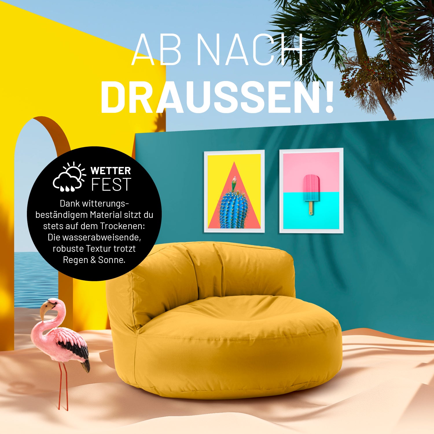 Senfgelber Lounge-Sitzsack in einer sehr bunten Outdoorszene mit Flamingo und Icon zum "Witterungsbeständigen Material."