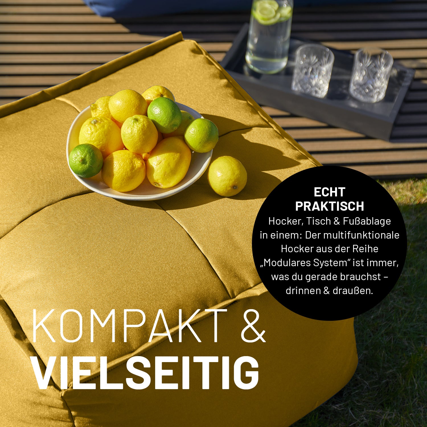 Vielseitiger senfgelber Hocker für drinnen & draußen nutzbar als Tisch, Fußablage oder Hocker mit abgestellten Obst.