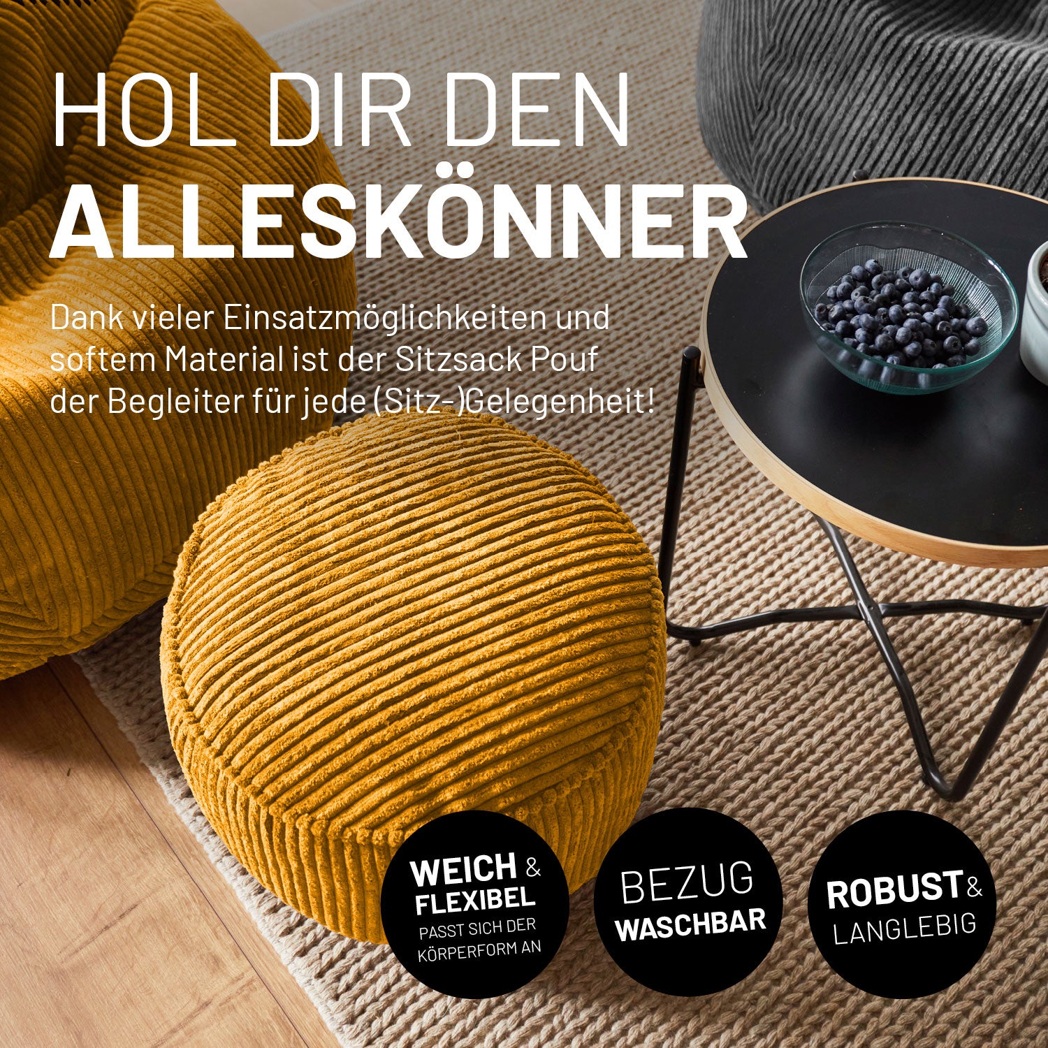 Senfgelber CORD-Pouf im Wohnzimmer inkl. Icons zu "Weich & Flexibel", "Bezug waschbar" und Robust & Langlebig".