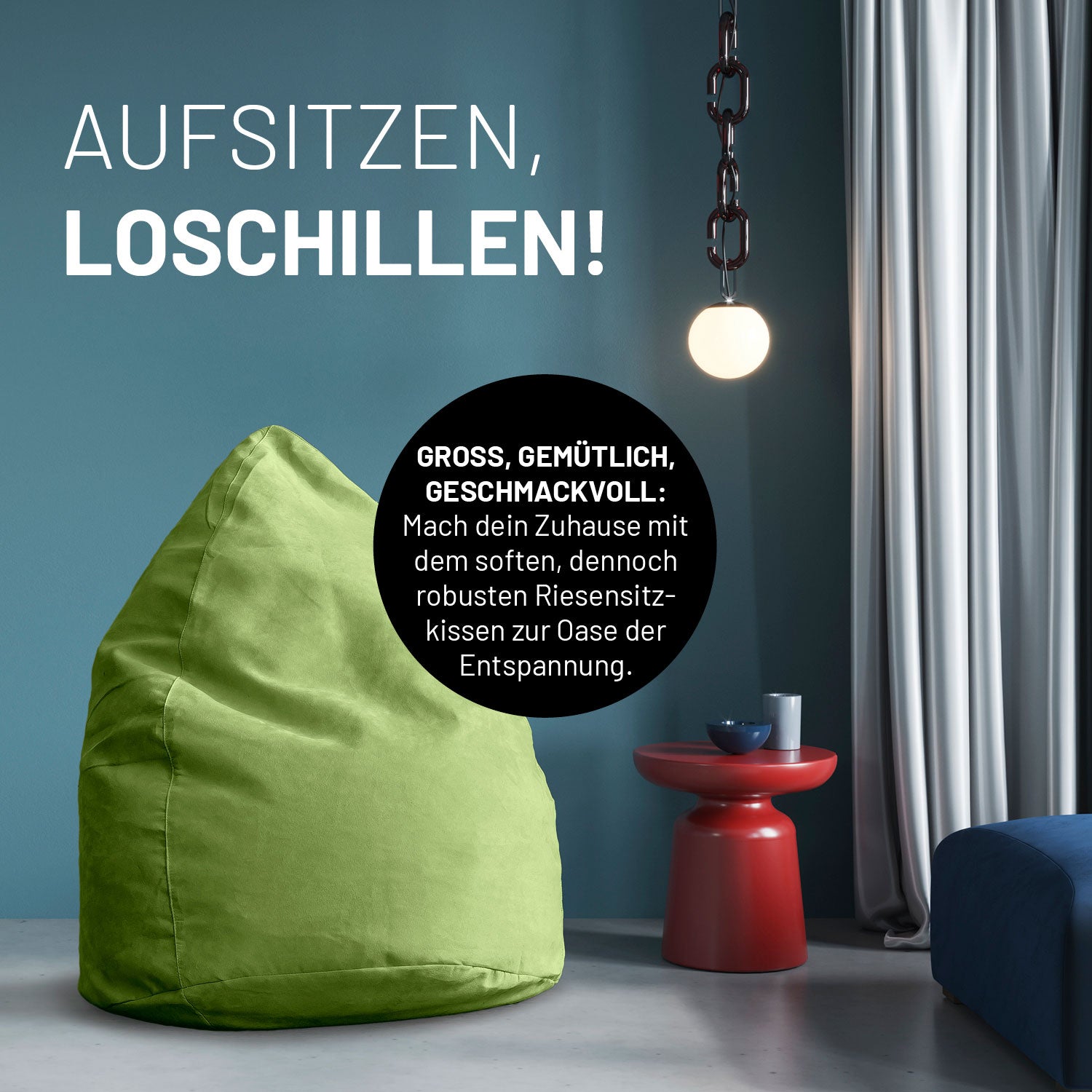 Grünes Riesensitzkissen in stilvollem Raum mit blauer Wand, rotem Beistelltisch und Hängelampe - Aufsitzen & Loschillen!