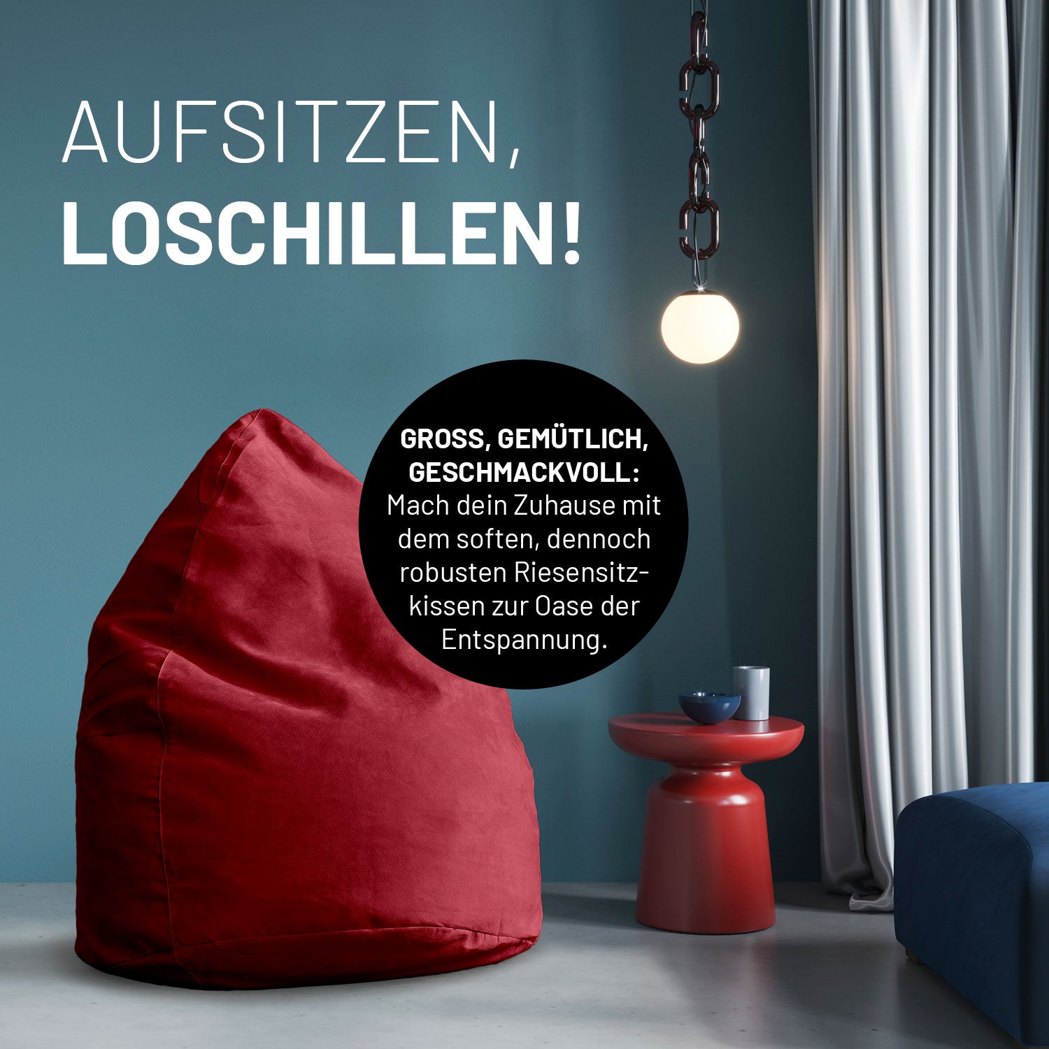 Rotes Riesensitzkissen in stilvollem Raum mit blauer Wand, rotem Beistelltisch und Hängelampe - Aufsitzen & Loschillen!