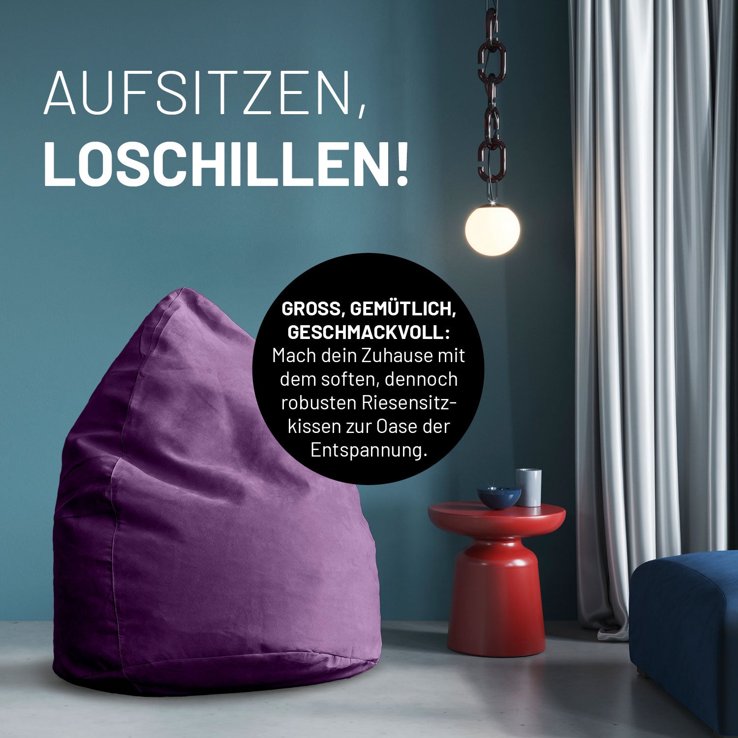 Lila Riesensitzkissen in stilvollem Raum mit blauer Wand, rotem Beistelltisch und Hängelampe - Aufsitzen & Loschillen!
