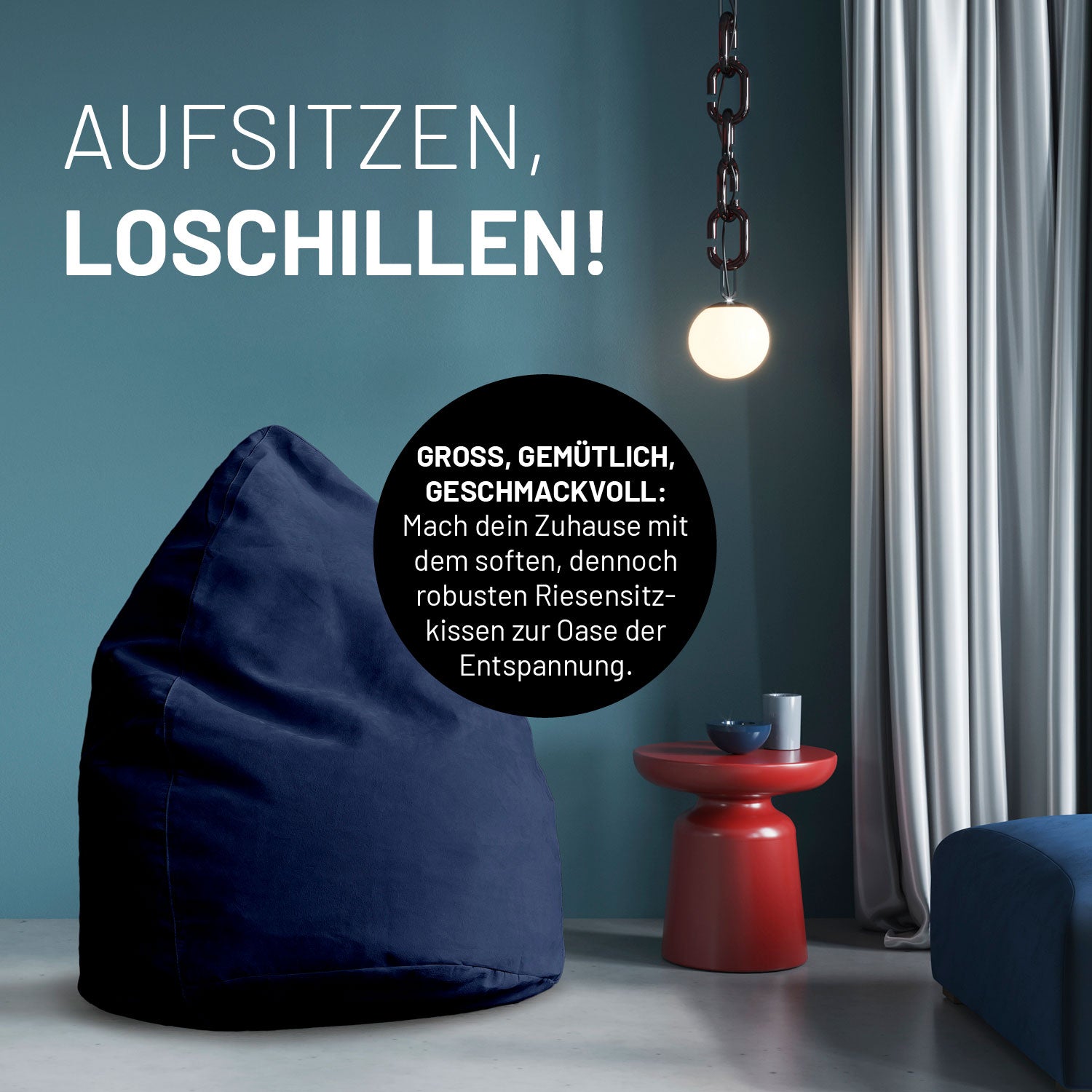 Navy Riesensitzkissen in stilvollem Raum mit blauer Wand, rotem Beistelltisch und Hängelampe - Aufsitzen & Loschillen!