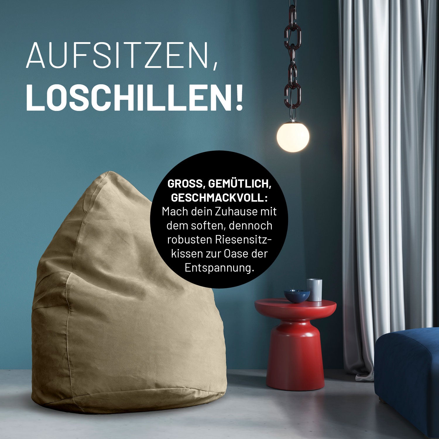 Beiges Riesensitzkissen in stilvollem Raum mit blauer Wand, rotem Beistelltisch und Hängelampe - Aufsitzen & Loschillen!