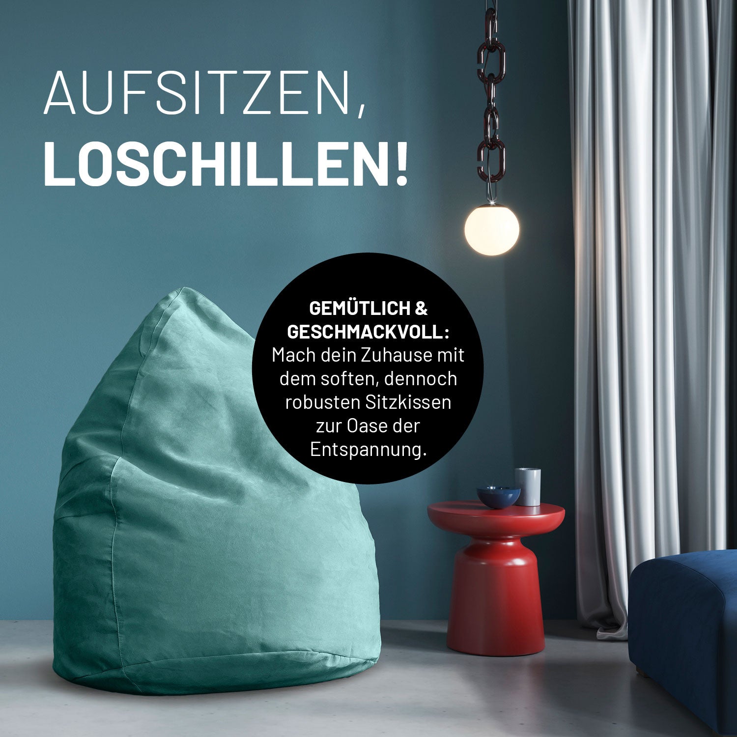 Türkises Sitzkissen in stilvollem Raum mit blauer Wand, rotem Beistelltisch und Hängelampe - Aufsitzen & Loschillen!