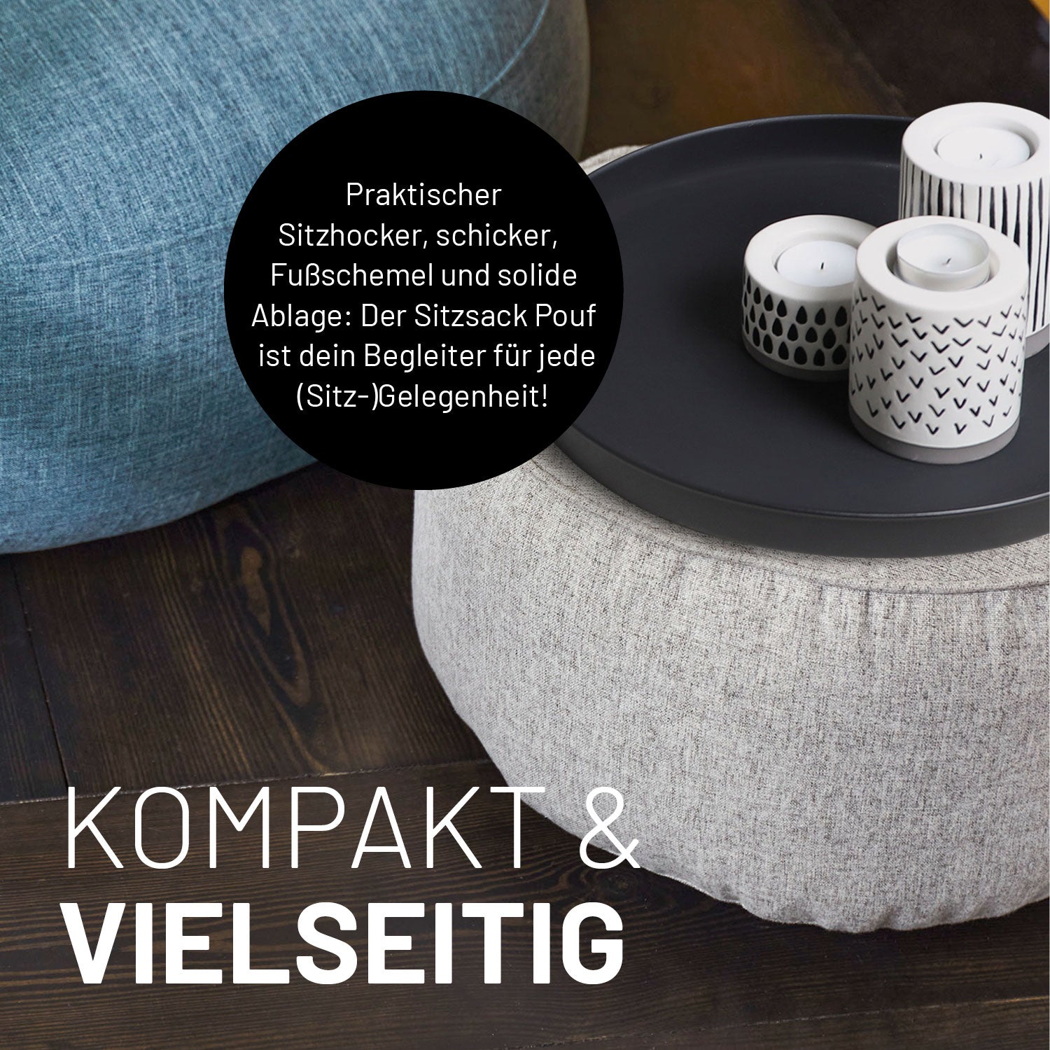 Sitzsack-Pouf mit Tablett und Kerzen auf dunklem Holzboden. Text betont Vielseitigkeit – nutzbar als Hocker, Fußschemel oder Ablage.