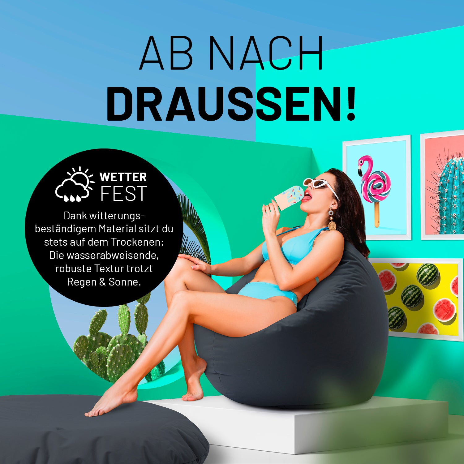 Eine Frau sitzt auf dem grauen Sitzsack und isst Eis in sehr bunten Szene - "Witterungsbeständiges Material."
