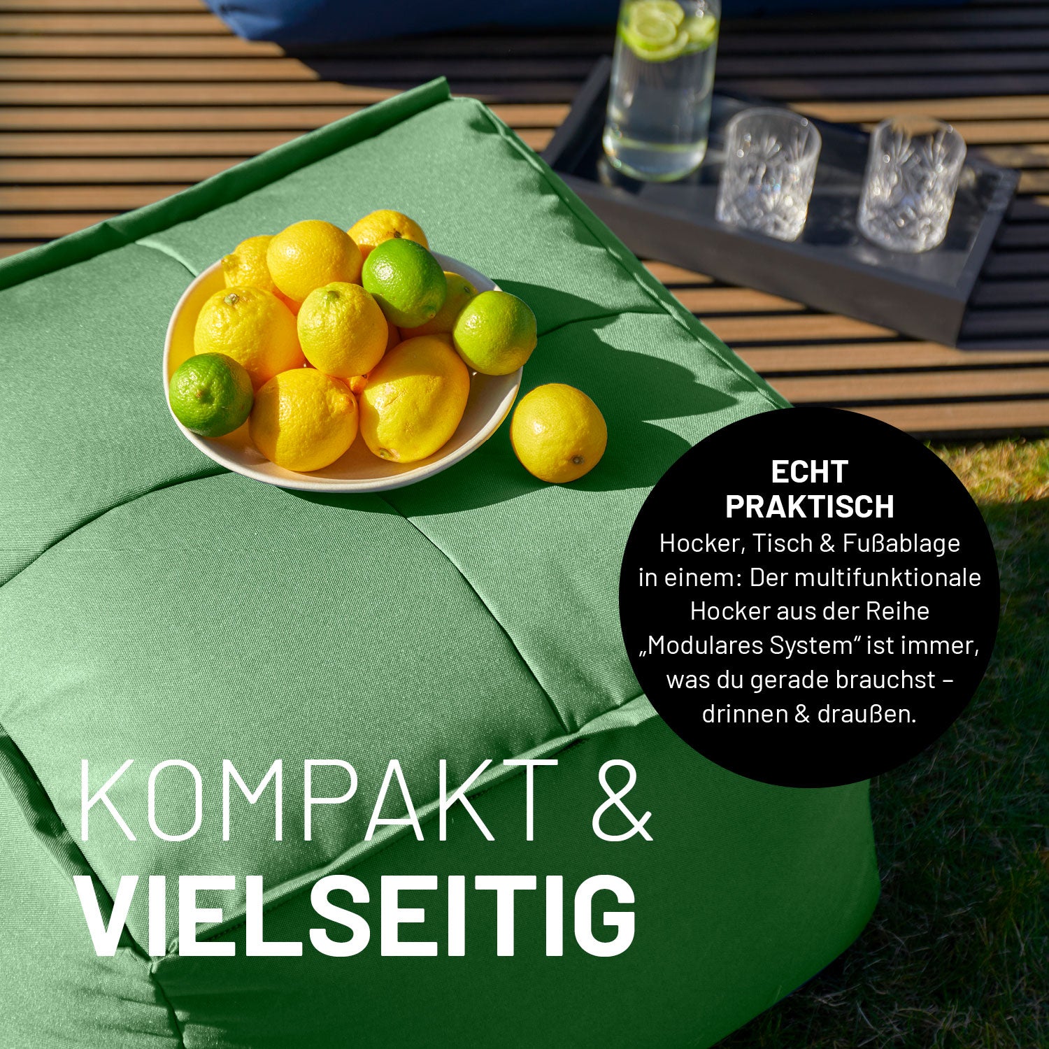 Vielseitiger pastellgrüner Hocker für drinnen & draußen nutzbar als Tisch, Fußablage oder Hocker mit abgestellten Obst.
