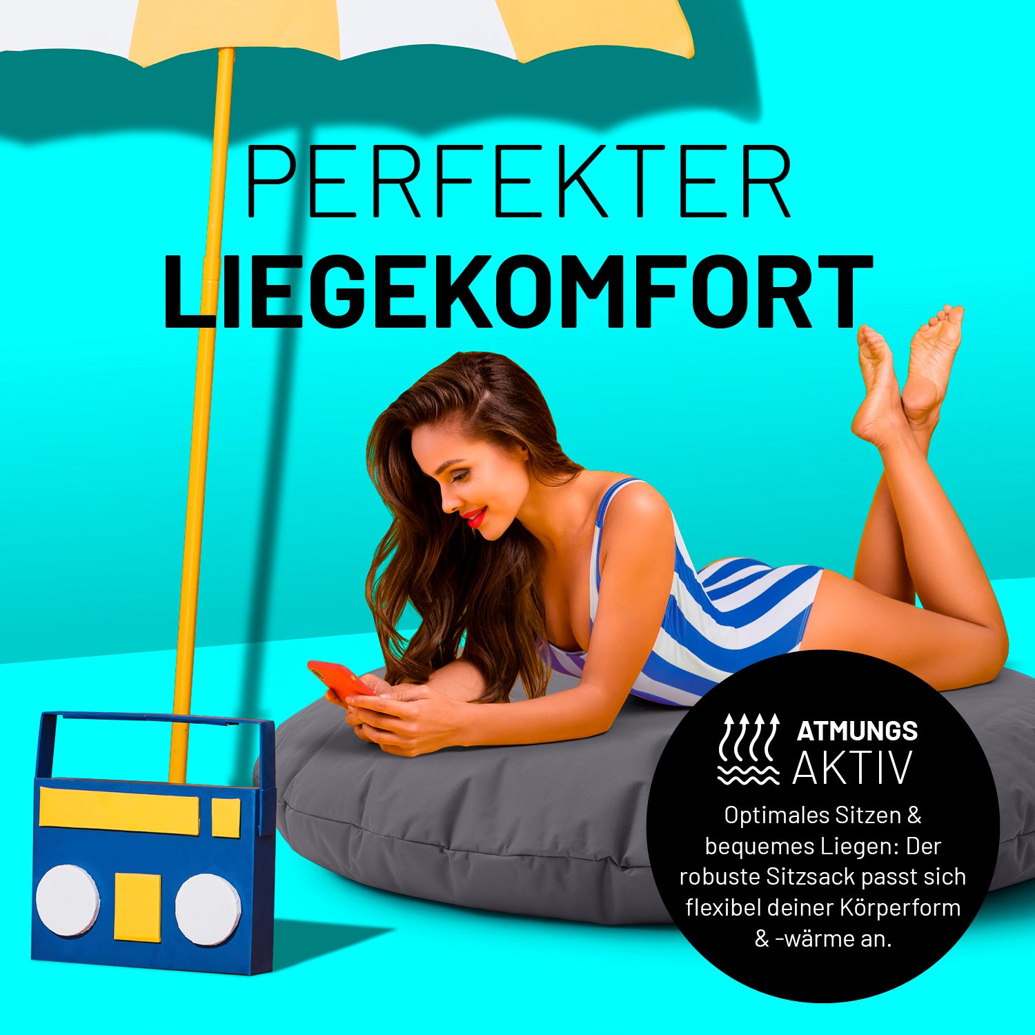 Eine Frau liegt auf dem grauen Sitzsack unter einem Schirm. Icon "Atmungsaktiv" und "Passt sich Körperform und -wärme an".