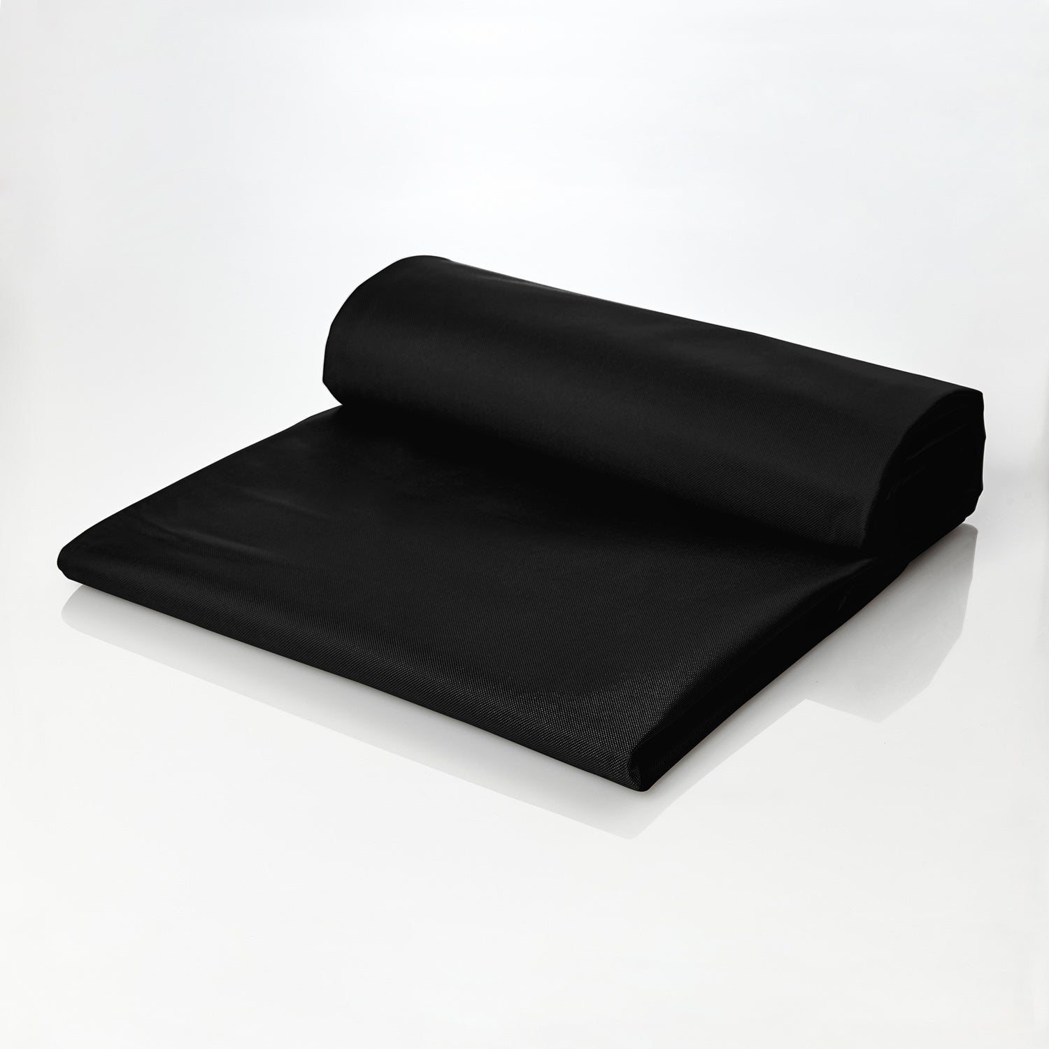 Sitzsackhülle für den LUMALAND XXL-Sitzsack in Schwarz, halb aufgerollt, halb ausgebreitet.