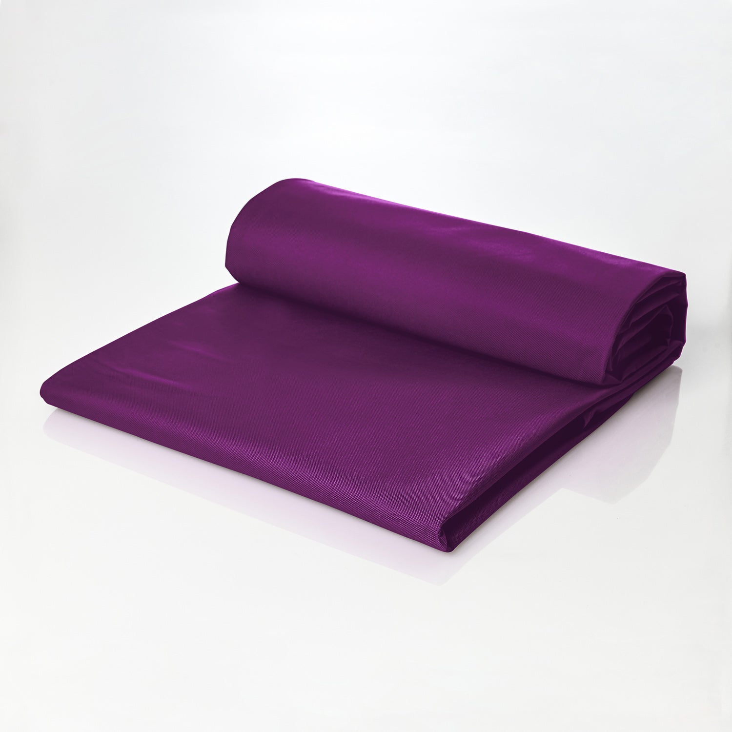 Sitzsackhülle für den LUMALAND XXL-Sitzsack in Lila, halb aufgerollt, halb ausgebreitet.