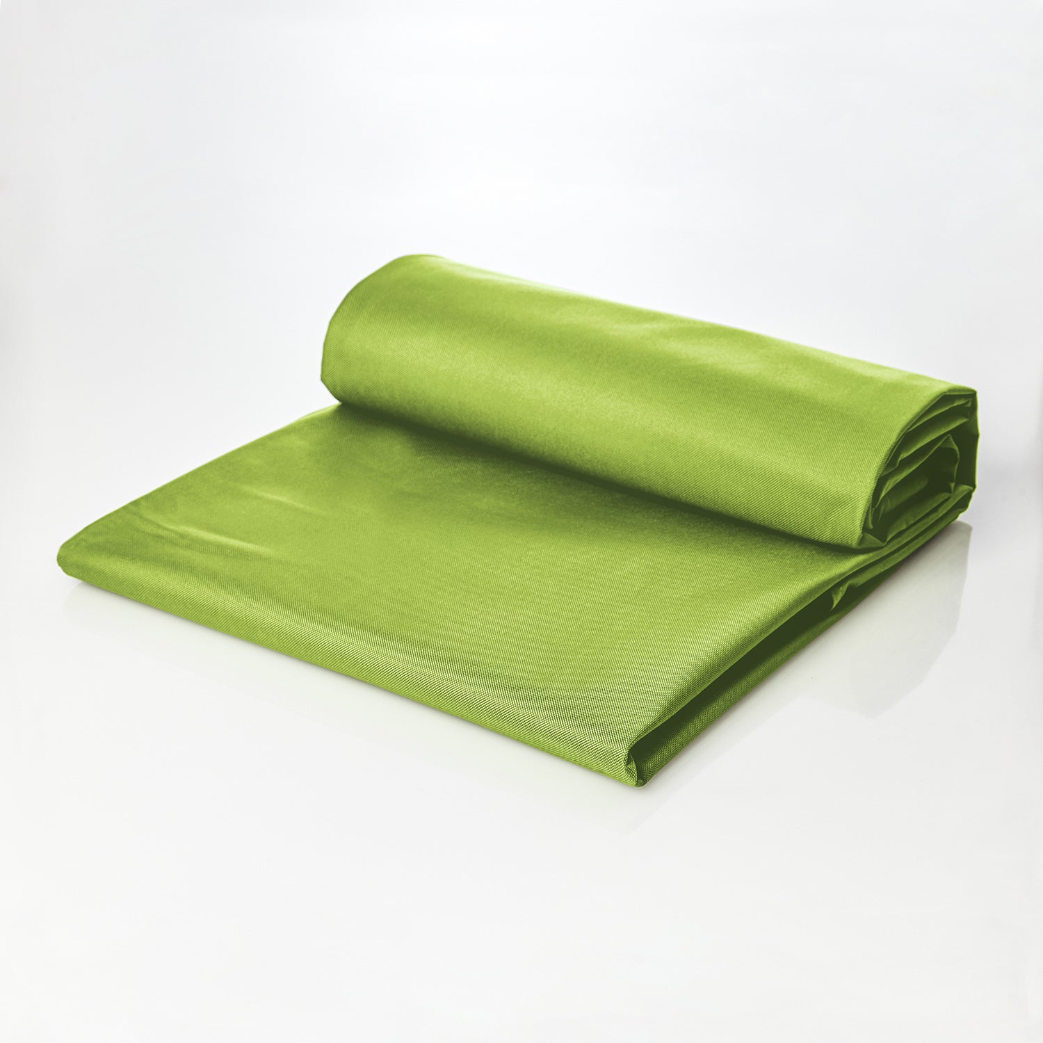 Sitzsackhülle für den LUMALAND XXL-Sitzsack in Grün, halb aufgerollt, halb ausgebreitet.