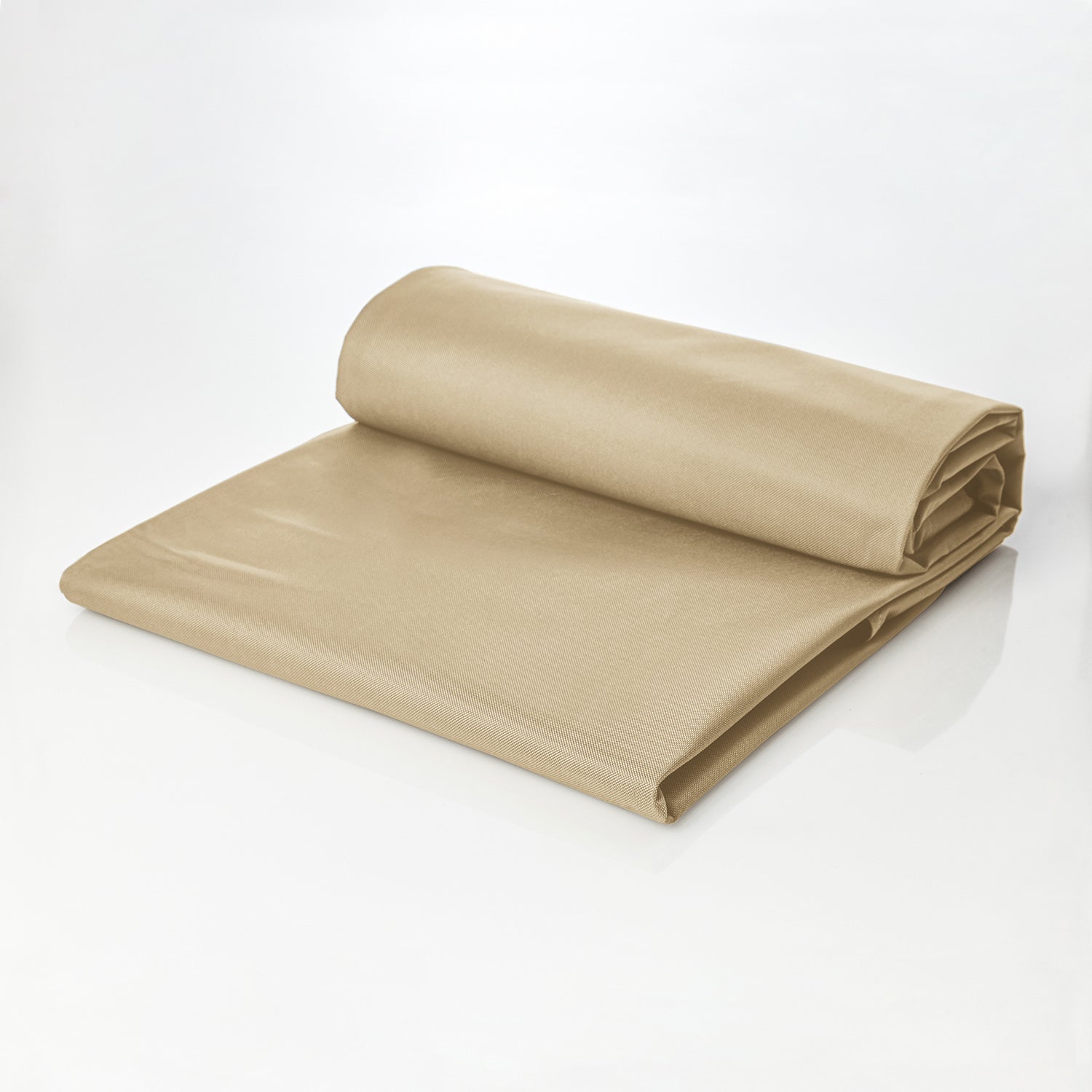 Sitzsackhülle für den LUMALAND XXL-Sitzsack in Beige, halb aufgerollt, halb ausgebreitet.