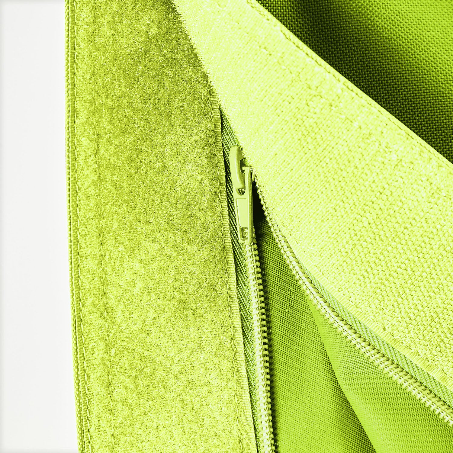 Detailansicht des Reißverschlusses der XXL-Sitzsackhülle in Apfelgrün.