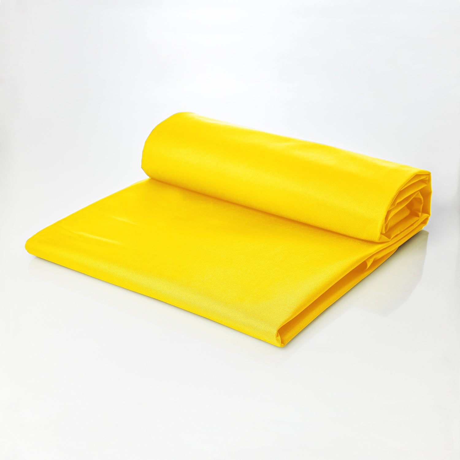 Sitzsackhülle für den LUMALAND XXL-Sitzsack in Gelb, halb aufgerollt, halb ausgebreitet.