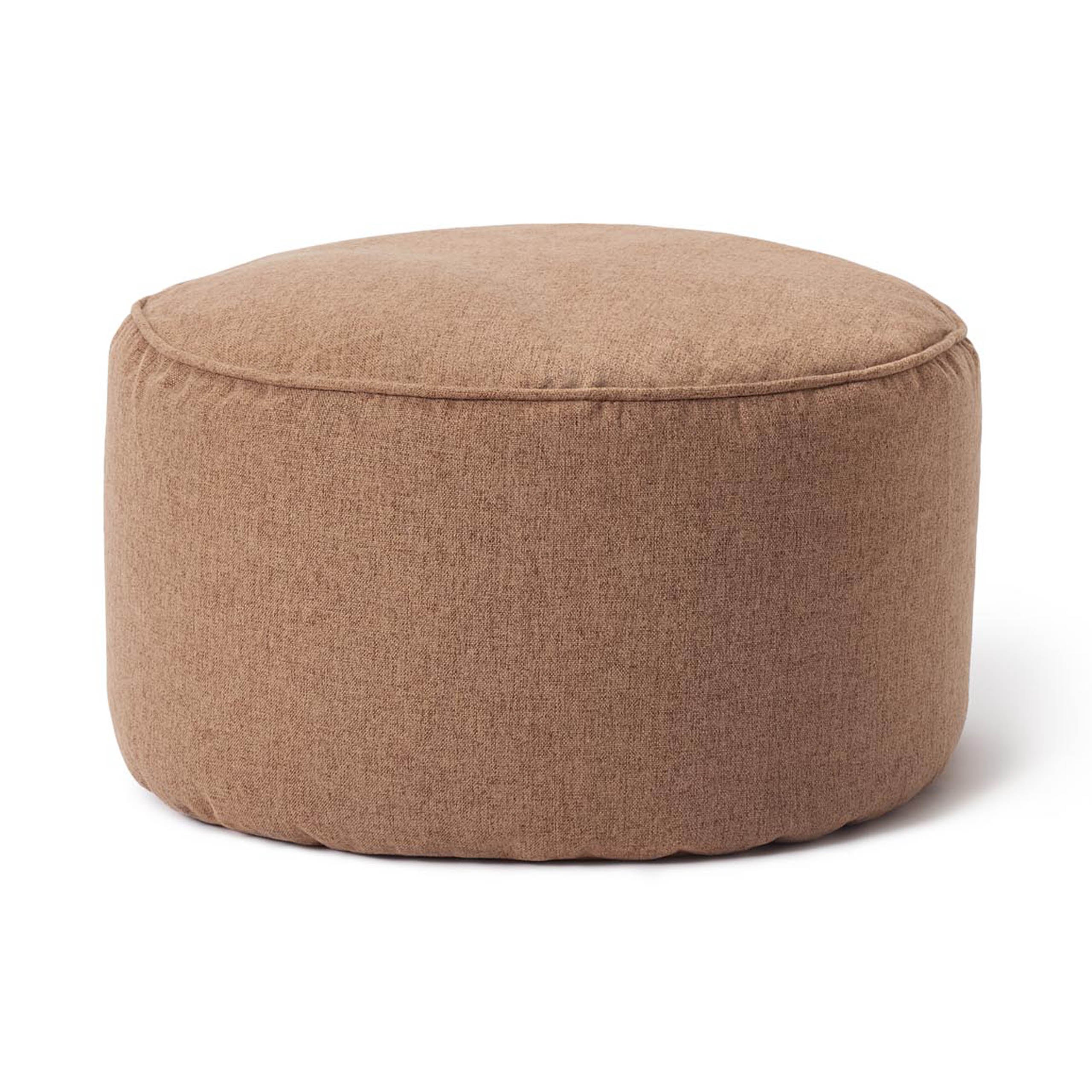 LUMALAND Sitzsack-Hocker Pouf aus der Comfort Line in Braun vor weißem Hintergrund.