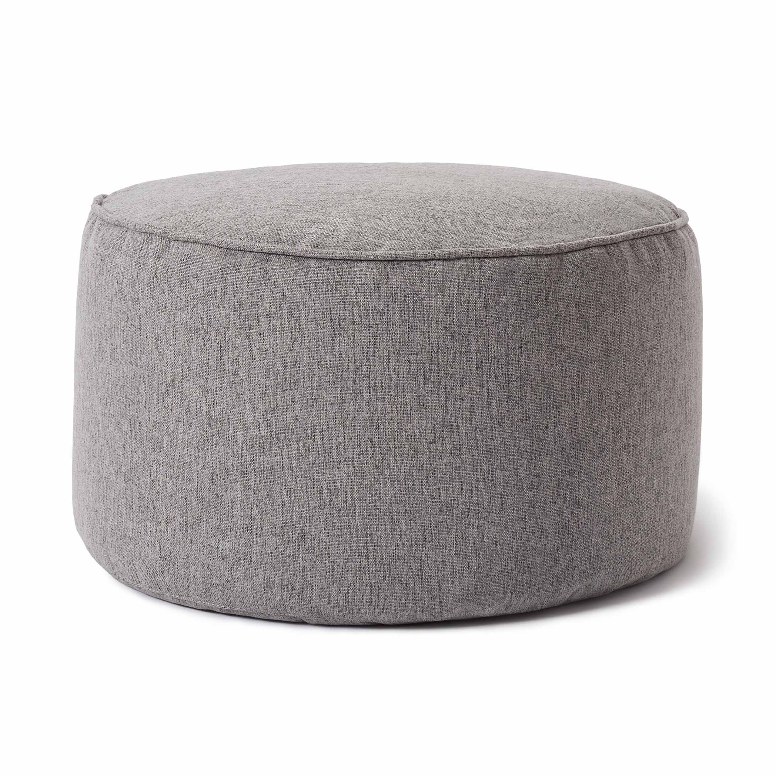 LUMALAND Sitzsack-Hocker Pouf aus der Comfort Line in Hellgrau vor weißem Hintergrund.