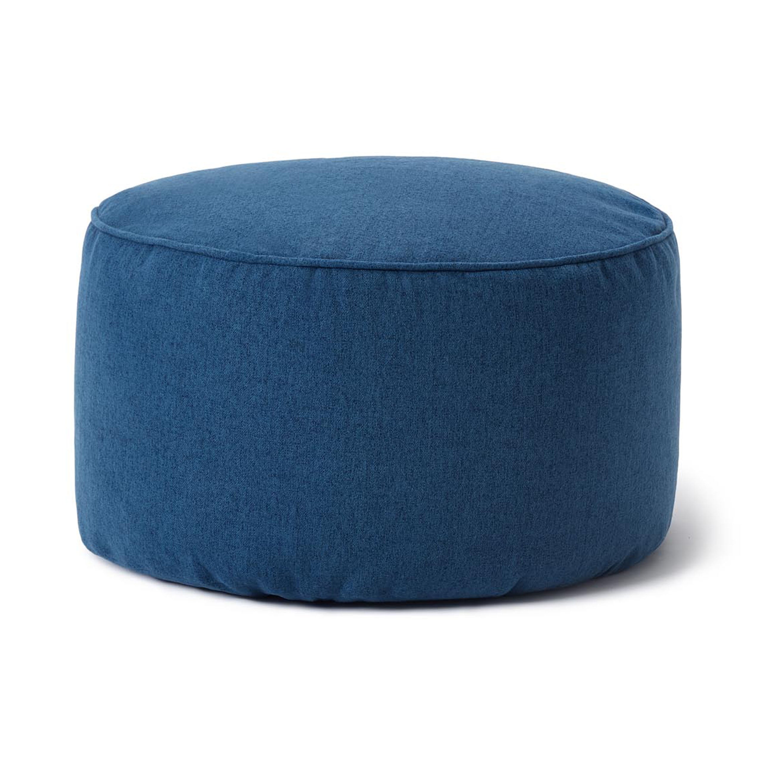 LUMALAND Sitzsack-Hocker Pouf aus der Comfort Line in Navyblau vor weißem Hintergrund.