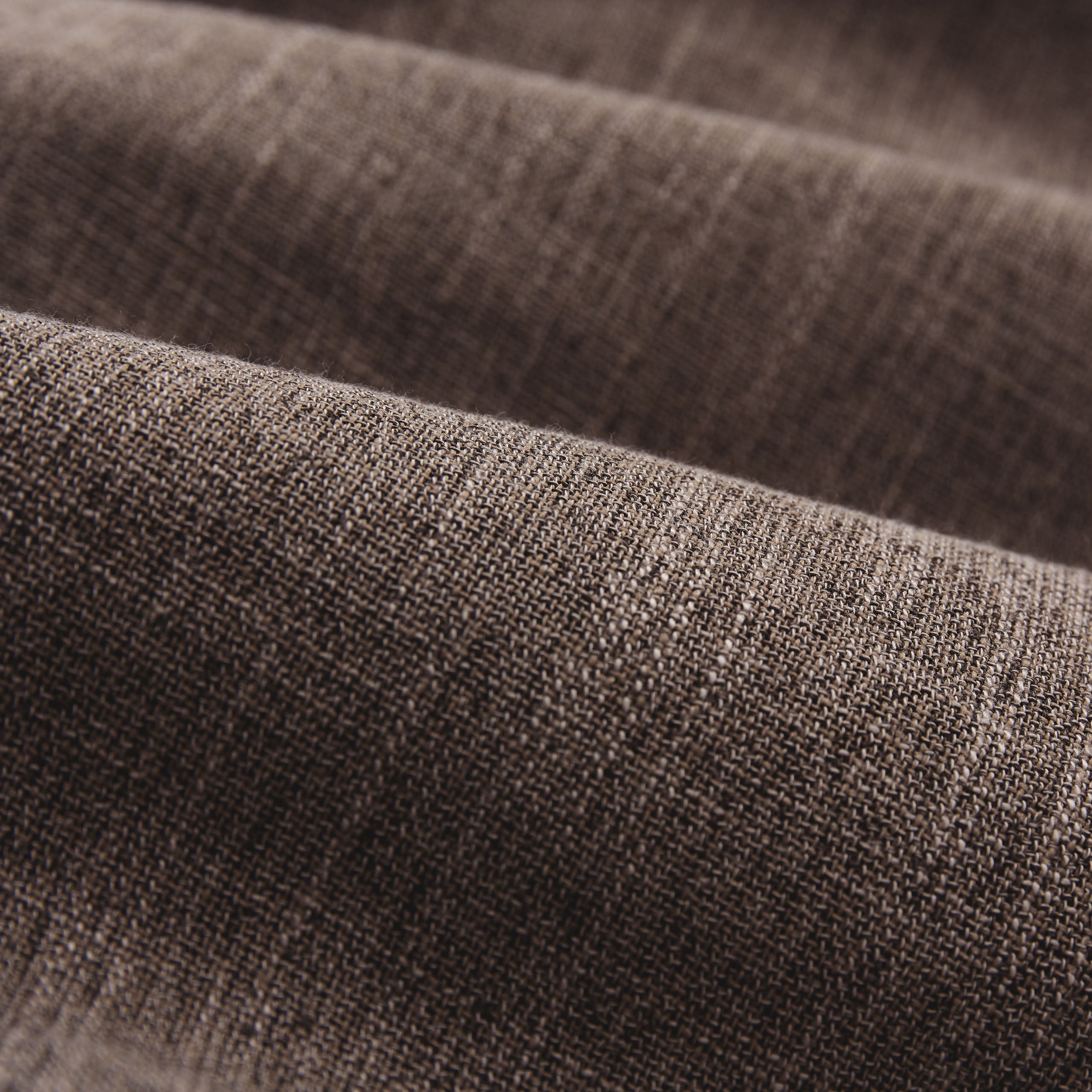 Detailansicht des Stoffes vom LUMALAND Sitzsack Rund 2 in 1 aus der Interior line in Braun.