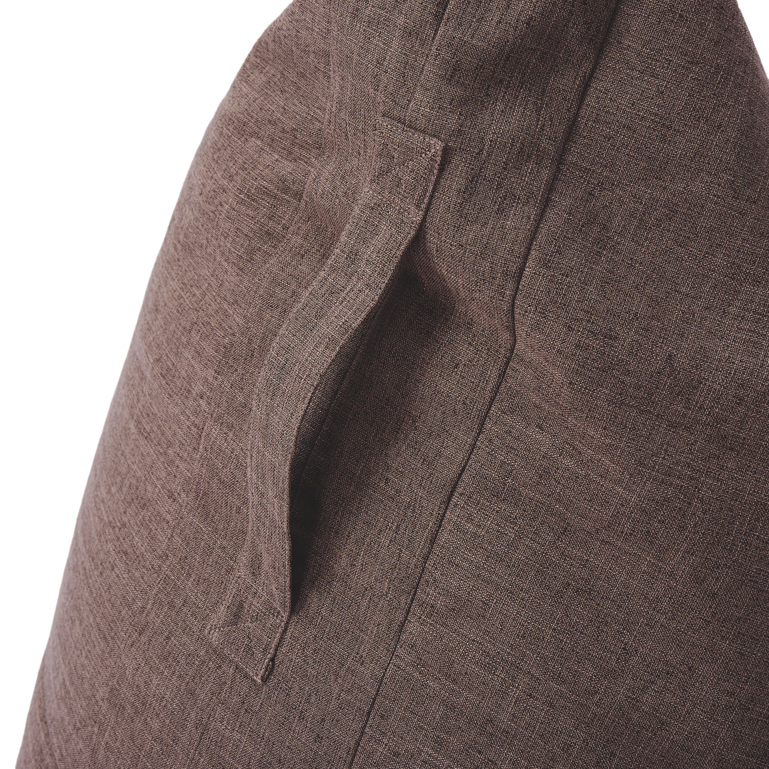 Detailansicht der Trageschlaufe vom LUMALAND Sitzsack Dreieckig 2 in 1 aus der Interior Line in Braun.