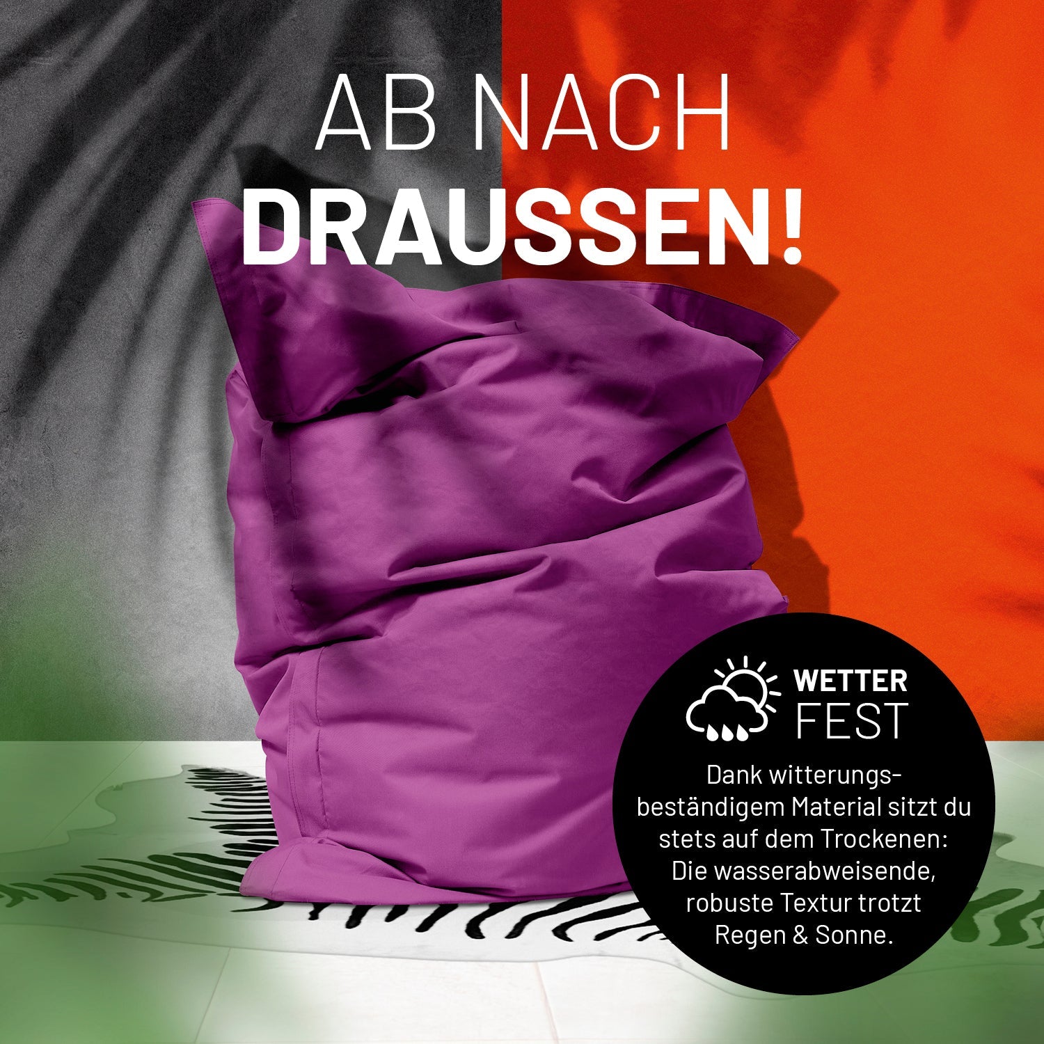 Sitzsack in Lila auf einer Terrasse mit dem Schatten von Palmen - "Wetterfest" und "Witterungsbeständiges Material."