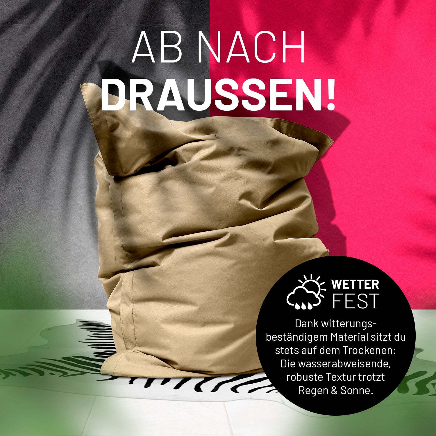 Sitzsack in Beige auf einer Terrasse mit dem Schatten von Palmen - "Wetterfest" und "Witterungsbeständiges Material."