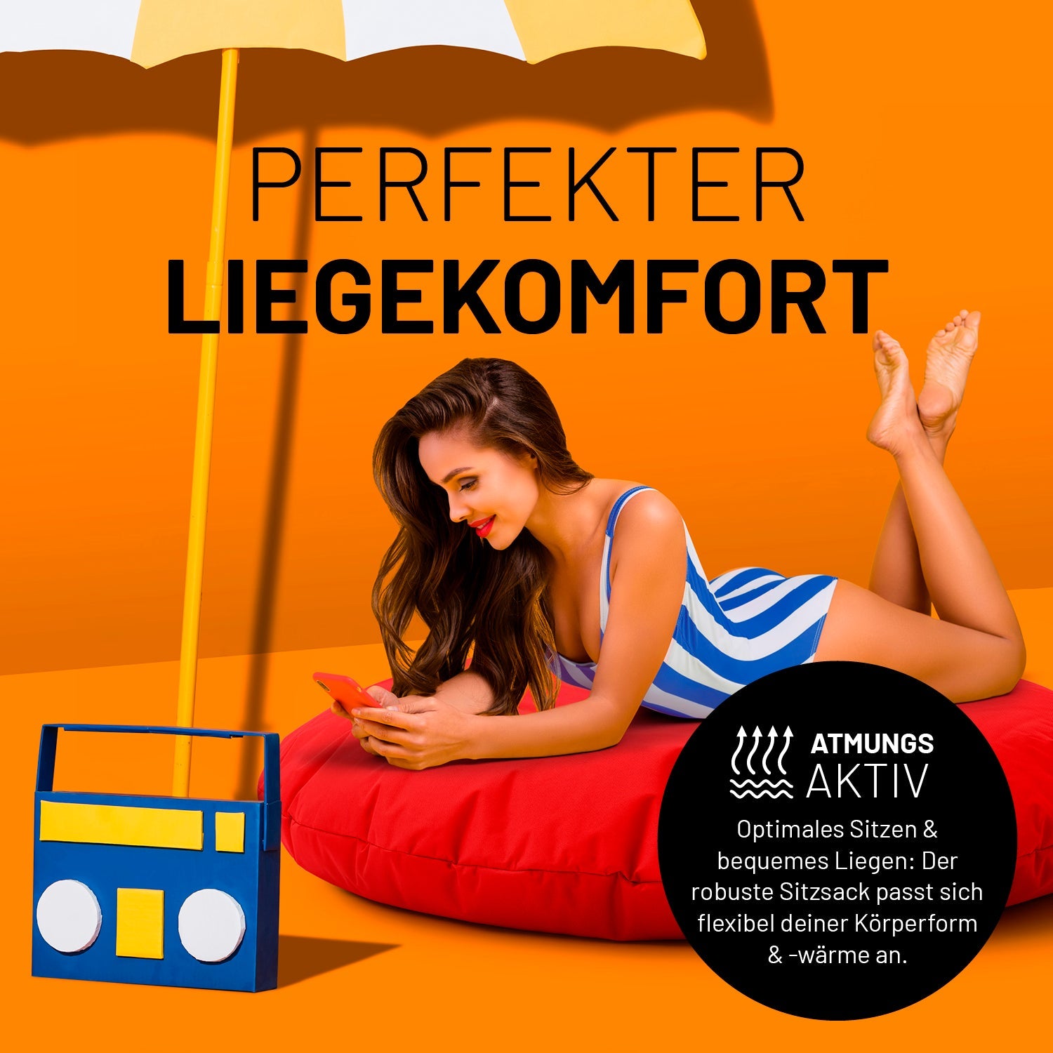 Eine Frau liegt auf dem roten Sitzsack unter einem Schirm. Icon "Atmungsaktiv" und "Passt sich Körperform und -wärme an".