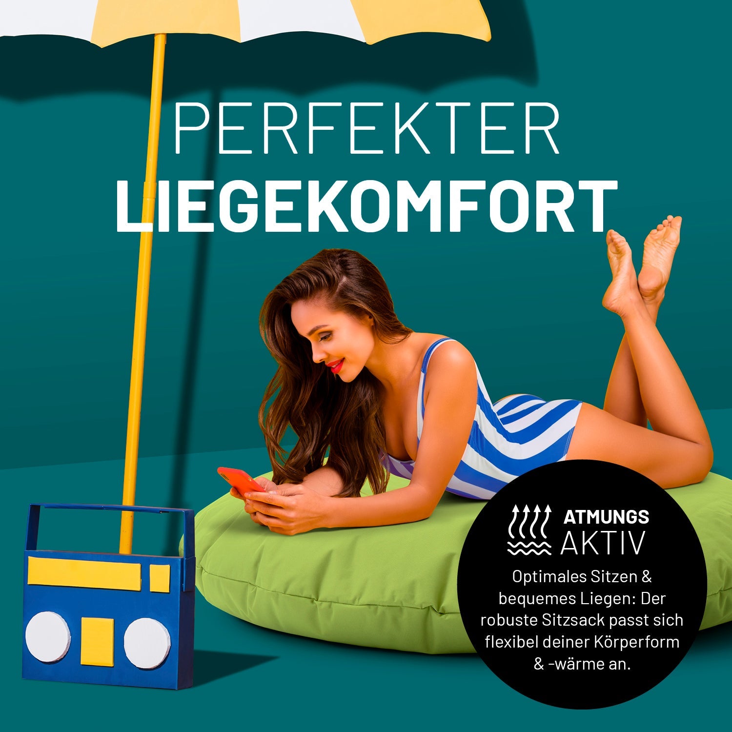 Eine Frau liegt auf dem grünen Sitzsack unter einem Schirm. Icon "Atmungsaktiv" und "Passt sich Körperform und -wärme an".