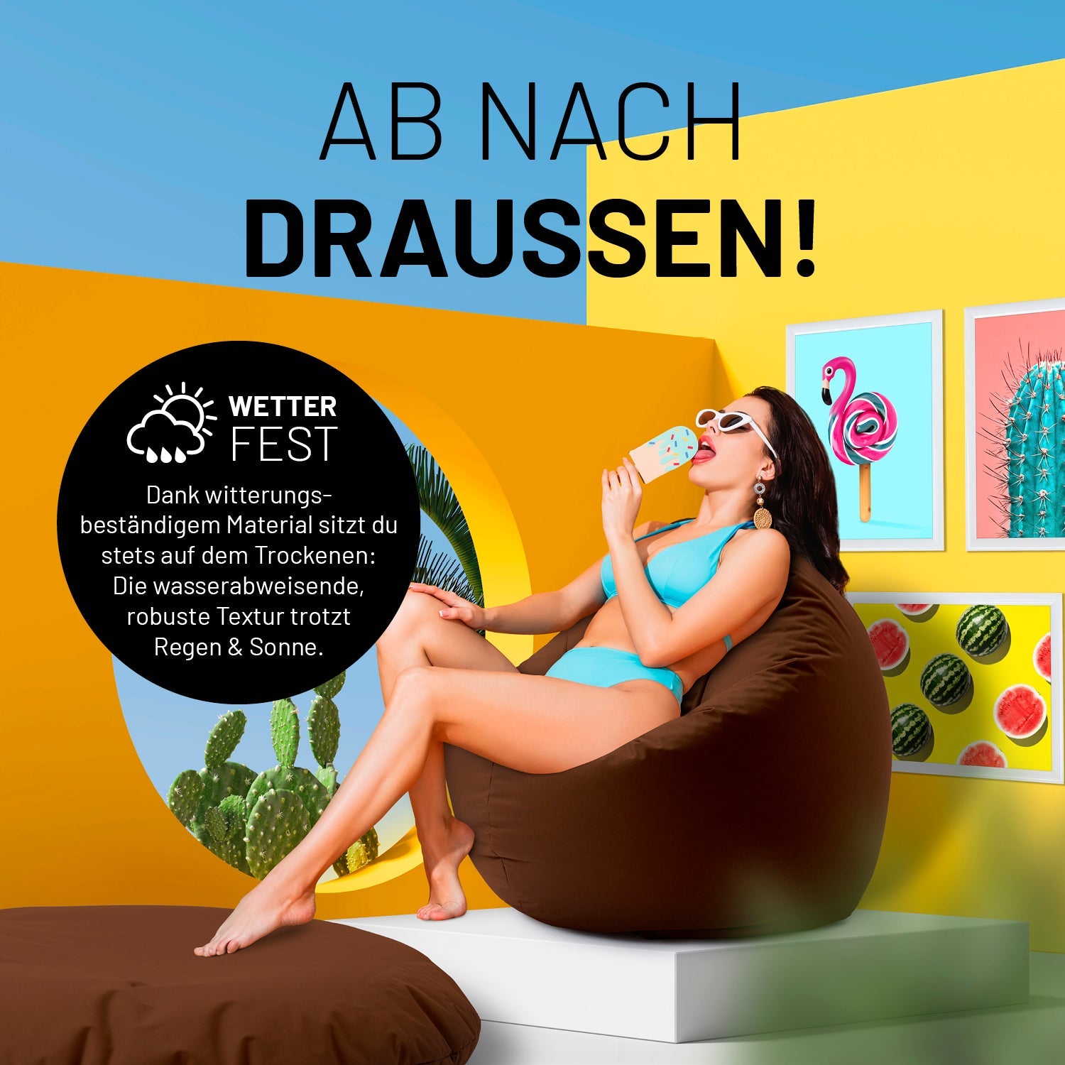 Eine Frau sitzt auf dem braunen Sitzsack und isst Eis in sehr bunten Szene - "Witterungsbeständiges Material."