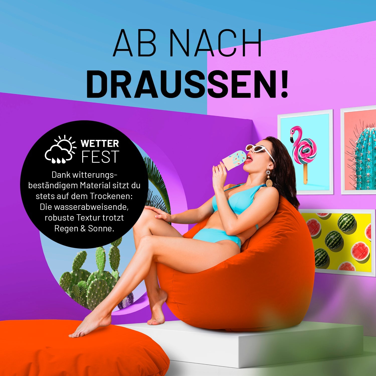 Eine Frau sitzt auf dem orangenen Sitzsack und isst Eis in sehr bunten Szene - "Witterungsbeständiges Material."
