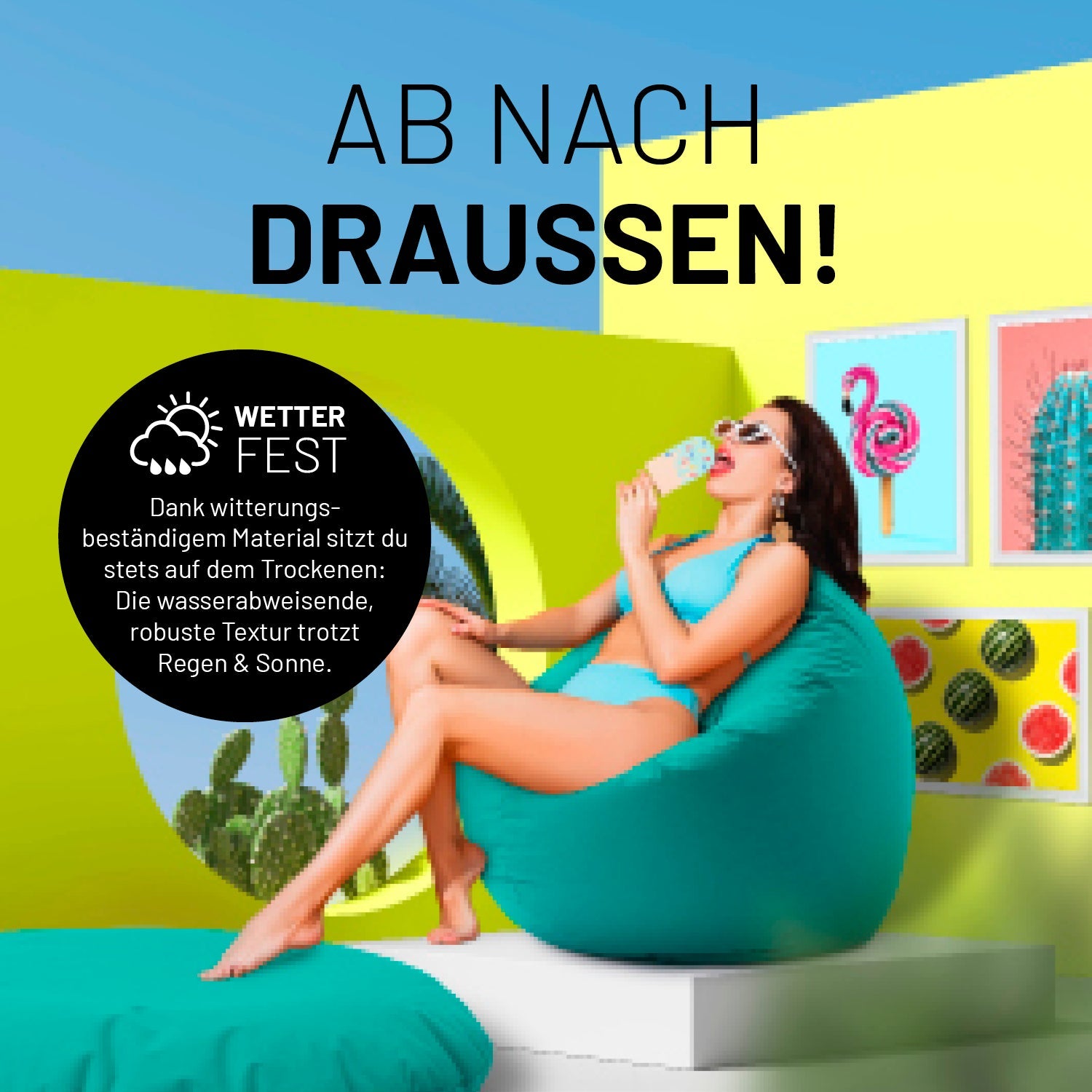 Eine Frau sitzt auf dem türkisen Sitzsack und isst Eis in sehr bunten Szene - "Witterungsbeständiges Material."