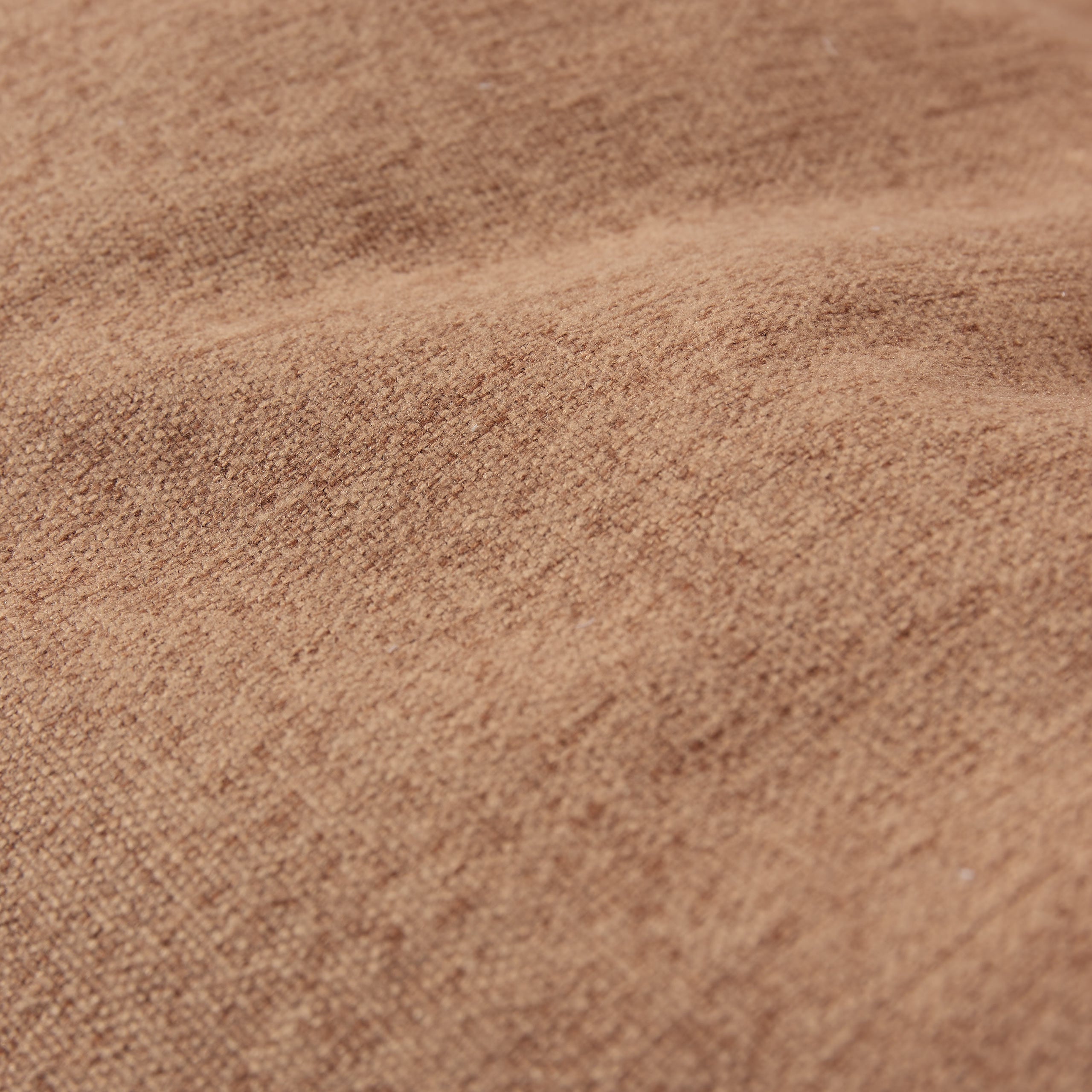 Detailansicht des Materials des Comfort Line Sitzsackes von LUMALAND in Braun.