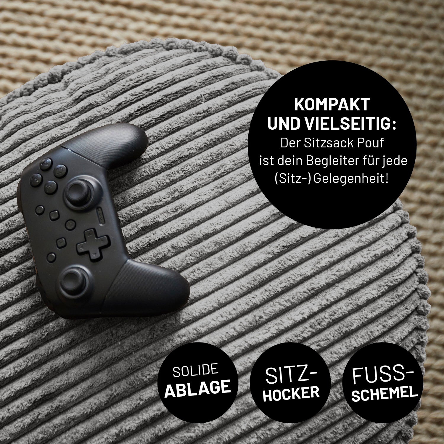 Grauer Cord-Pouf mit Gamecontroller als Ablage. Icons "Kompakt & Vielseitig - Begleiter für jede (Sitz-) Gelegenheit", "Solide Ablage", "Sitzhocker" und "Fussschemel".