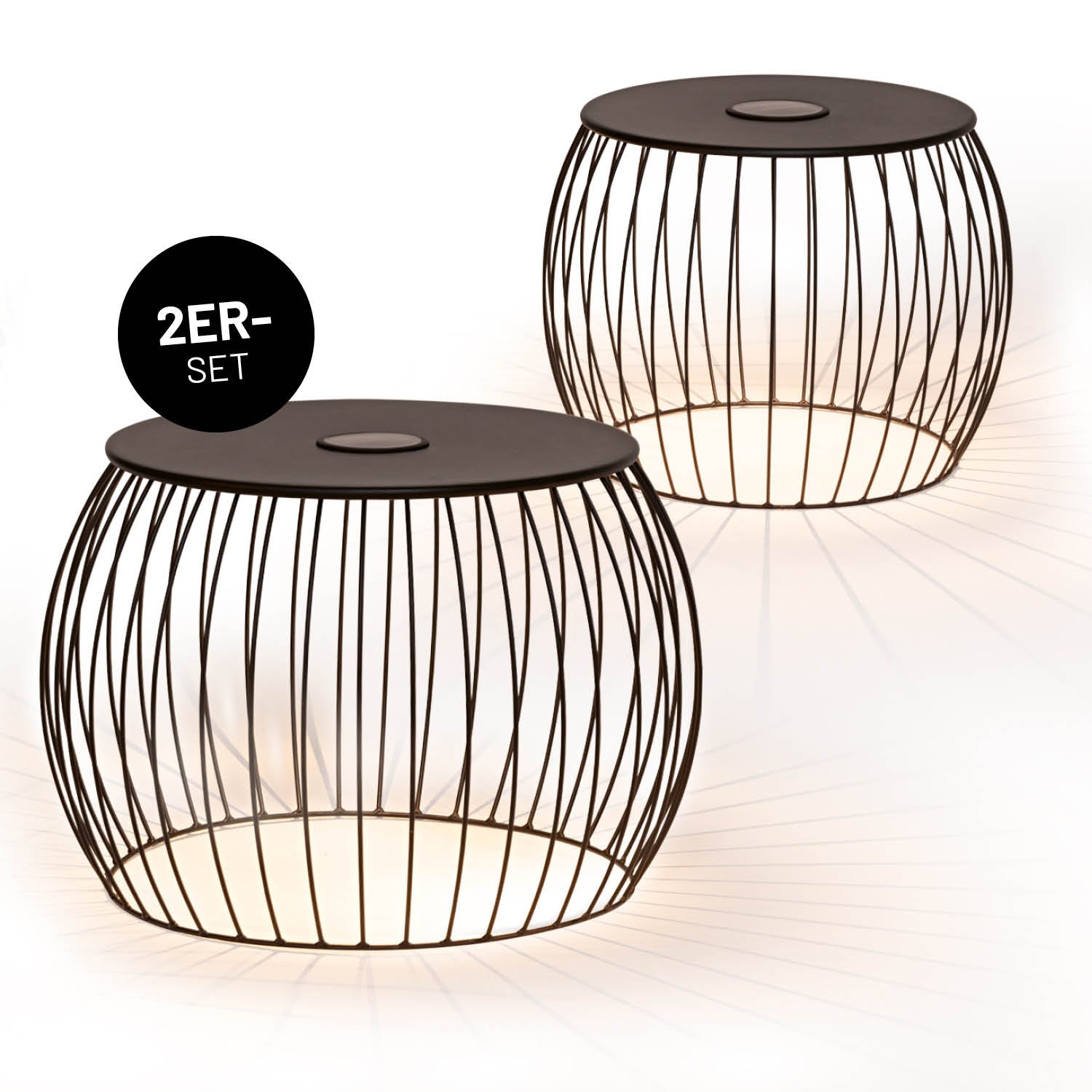 Zwei LUMALAND Beistelltische in Schwarz aus pulverbeschichtetem Metallstreben mit LED-Solar Panel. 