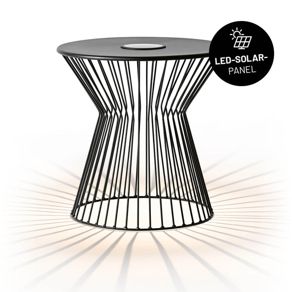 Sich in der Mitte verjüngender LUMALAND Beistelltisch in Schwarz aus pulverbeschichtetem Metallstreben mit LED-Solar Panel. 