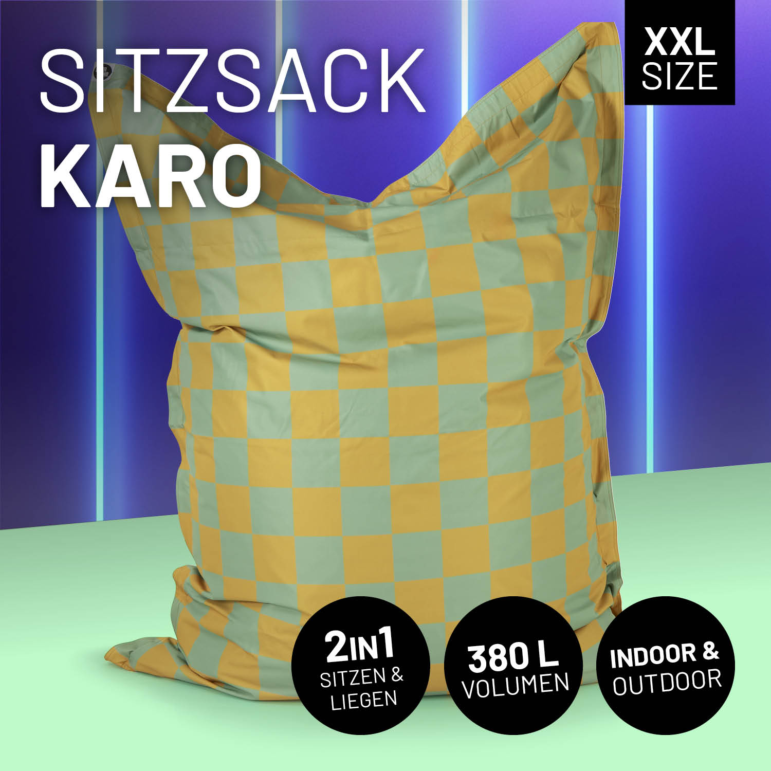 Karierter Sitzsack XXL in Senfgelb-Pastellgrün vor Neon-Hintergrund mit Icons "2 in 1", "380 L Volumen" und "In- & Outdoor".