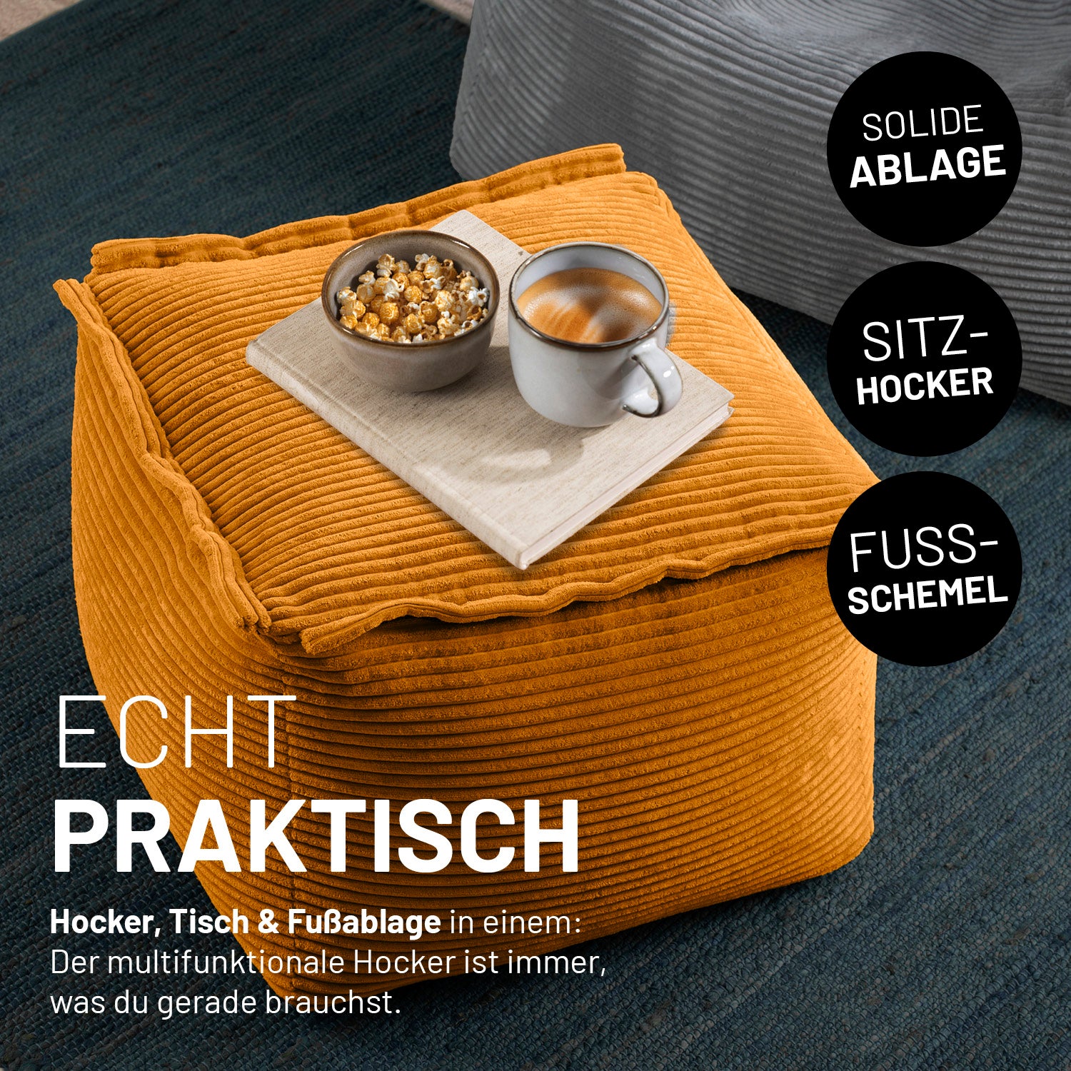 Senfgelber 3 in 1 Cord-Hocker dient als Ablage, Sitzhocker oder Fußschemel. Darauf stehen ein Getränk und ein Snack auf einem Buch.