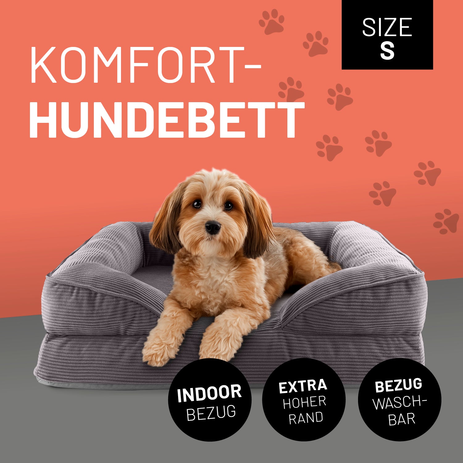 Ein kleiner Hund liegt im grauen Komfort-Hundebett Größe S. Icon "Indoor Bezug", "Extrahoher Rand" und "Bezug waschbar".